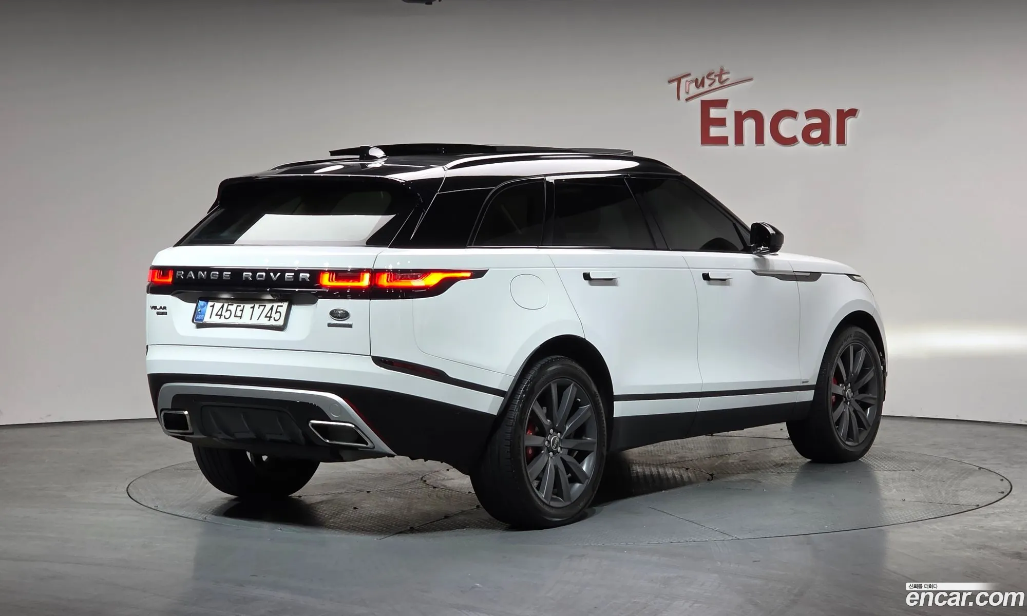 Land Rover Range Rover Velar 2019 — 18