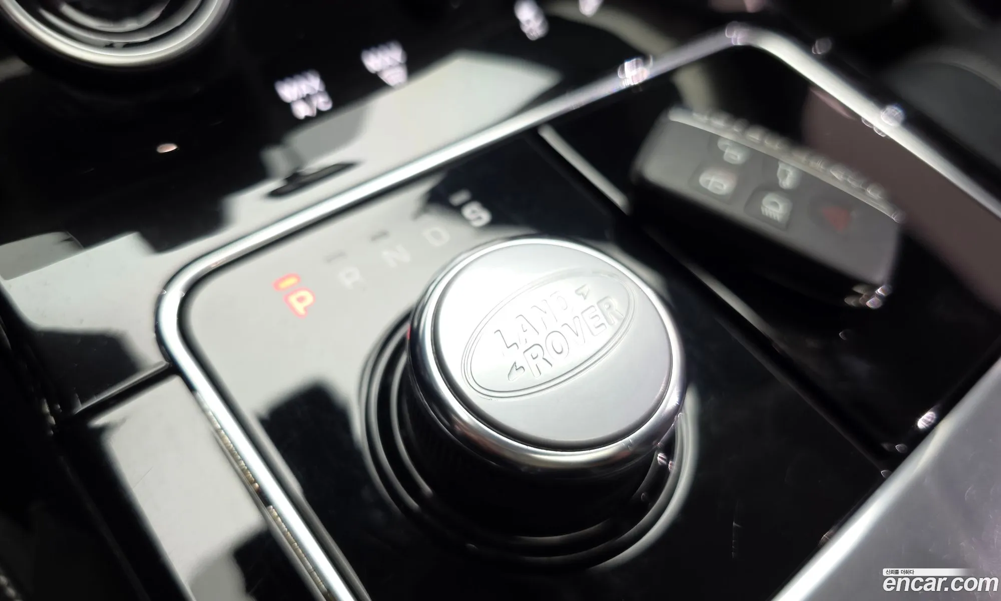 Land Rover Range Rover Velar 2019 — 16