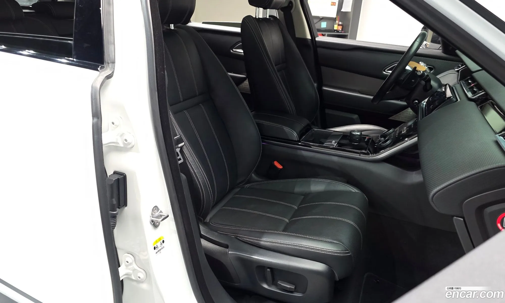 Land Rover Range Rover Velar 2019 — 11