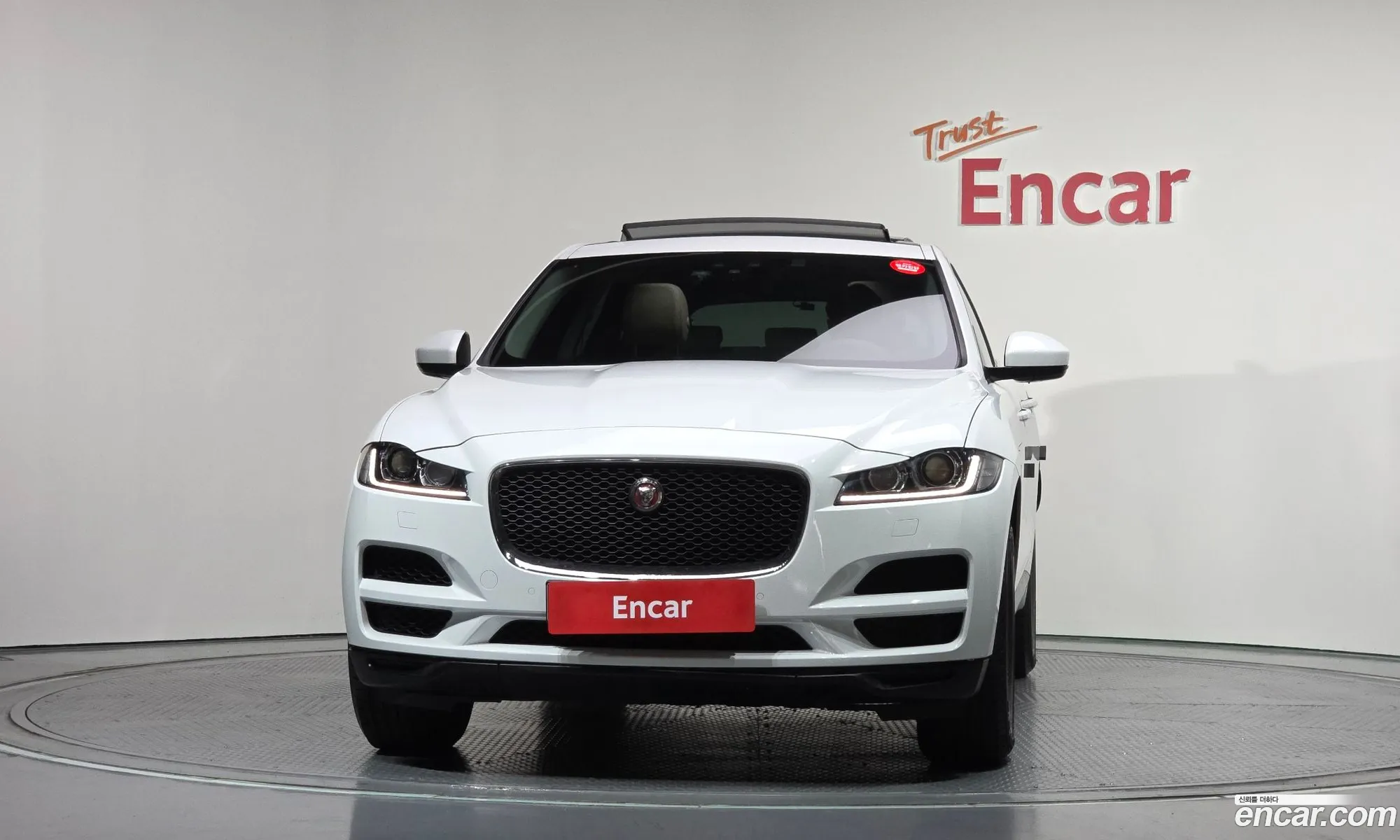 Jaguar F-Pace 2016 — 10