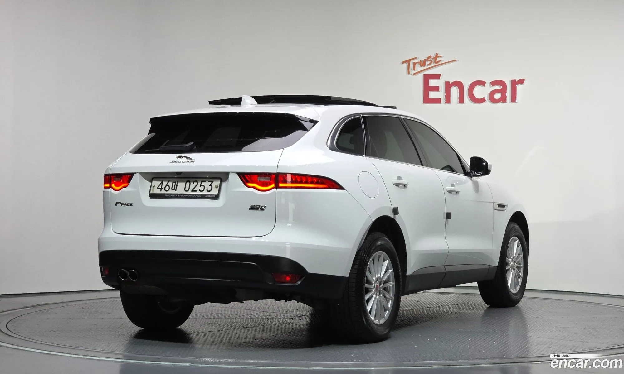 Jaguar F-Pace 2016 — 11