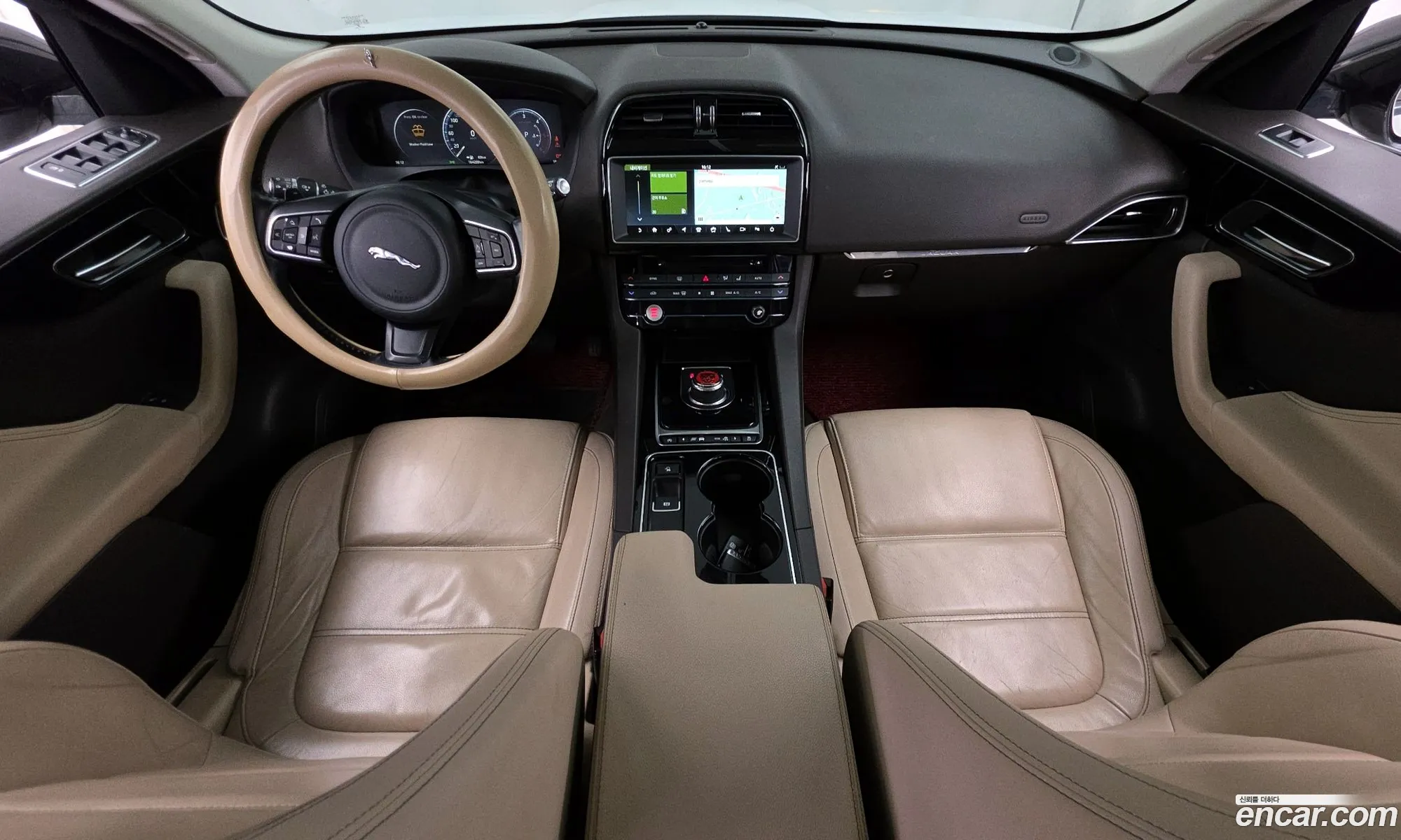 Jaguar F-Pace 2016 — 12