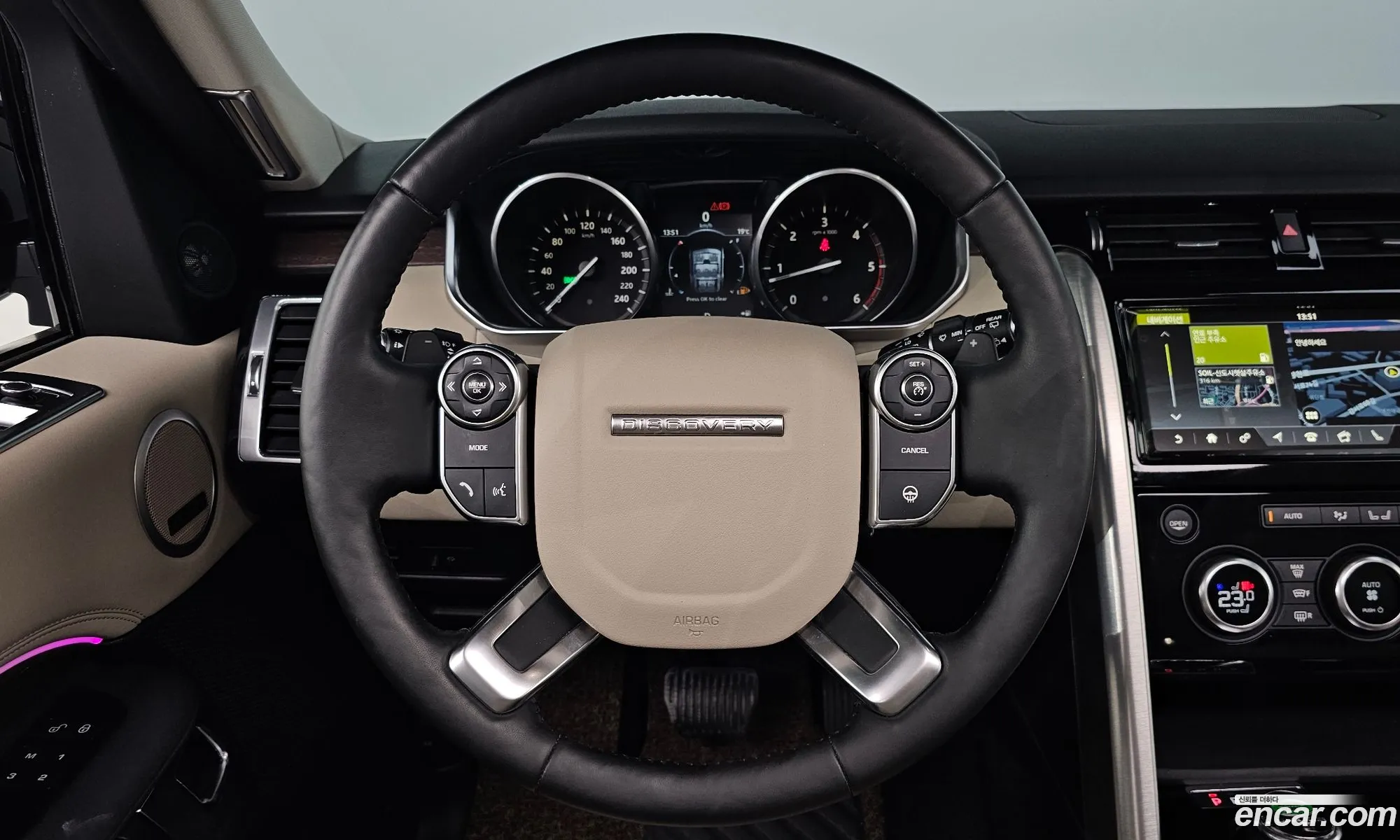 Land Rover Discovery 5 2017 SALRA2BK4HA039218 — 2