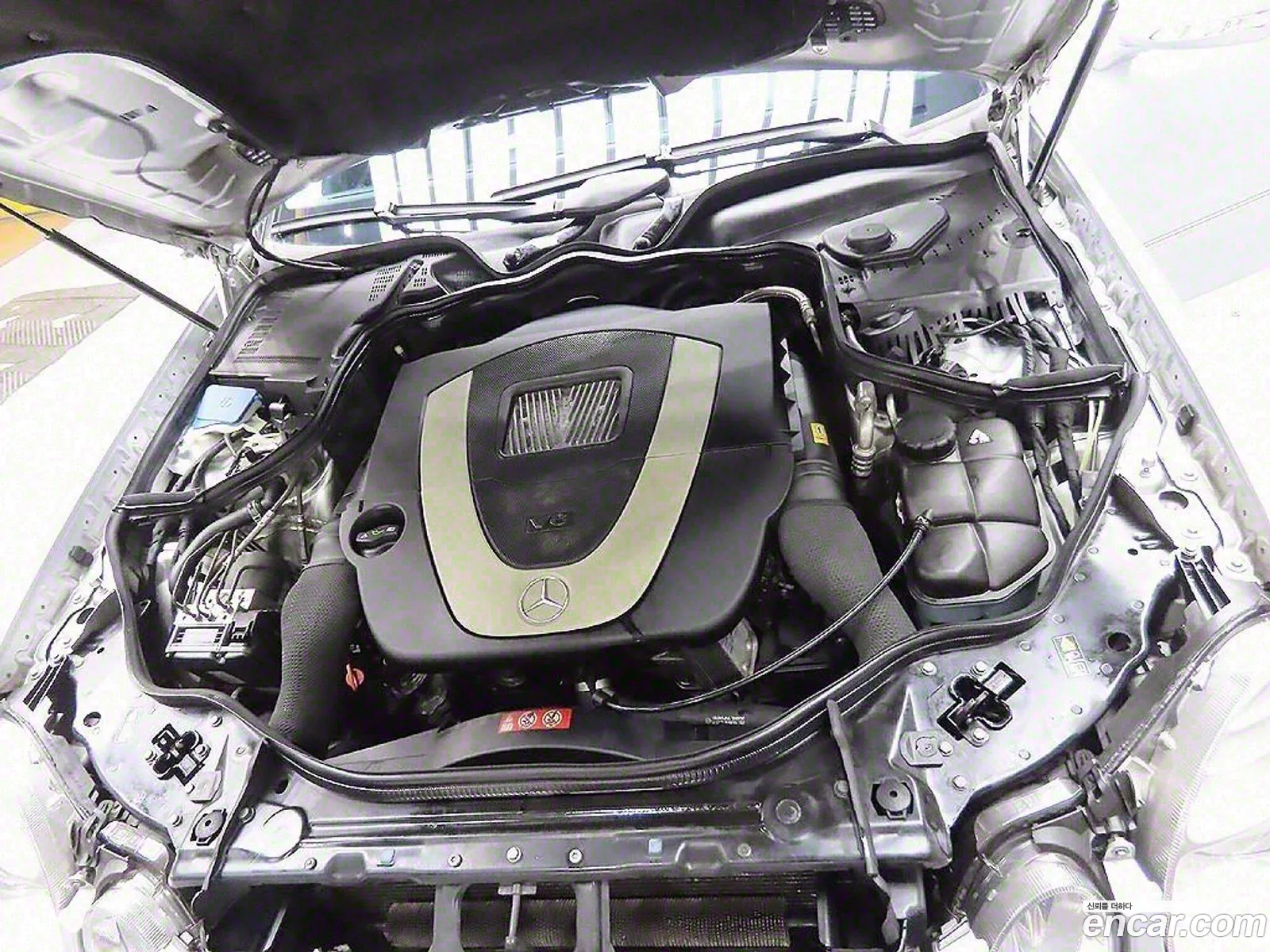 Mercedes-Benz E-Class W211 2008 — 19