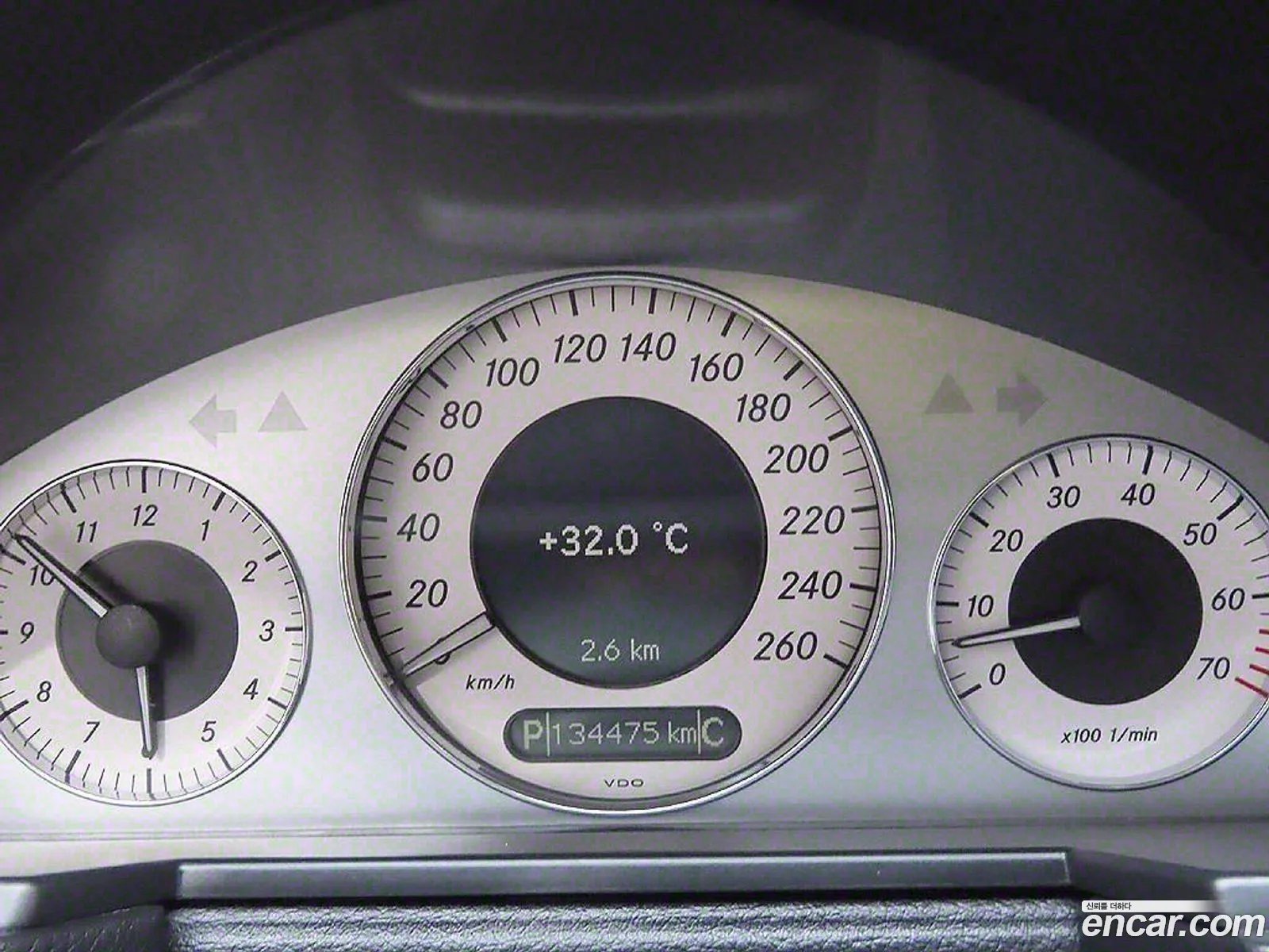 Mercedes-Benz E-Class W211 2008 — 12