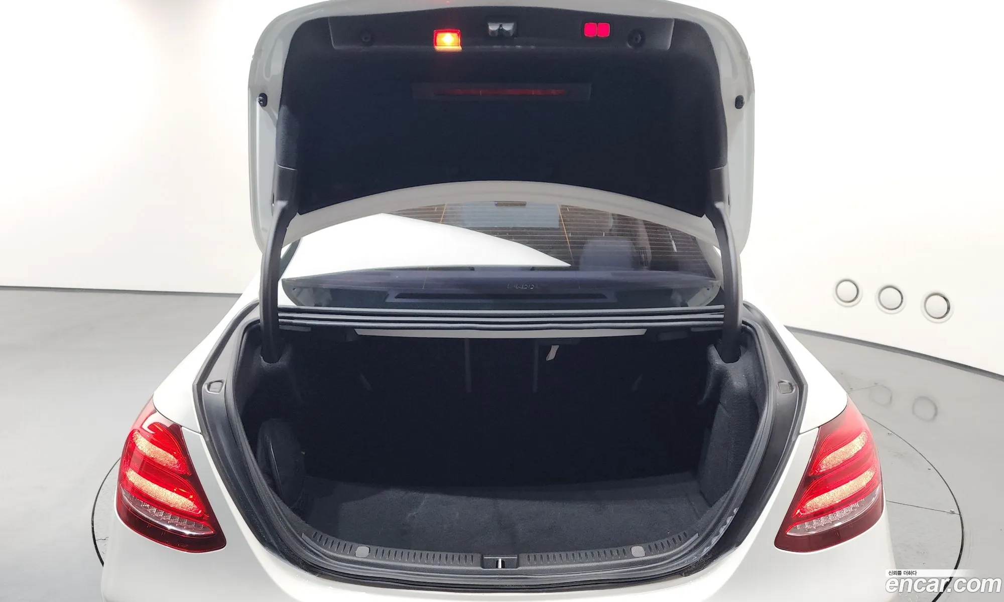 Mercedes-Benz E-Class W213 2017 WDDZF6GB0HA276402 — 13