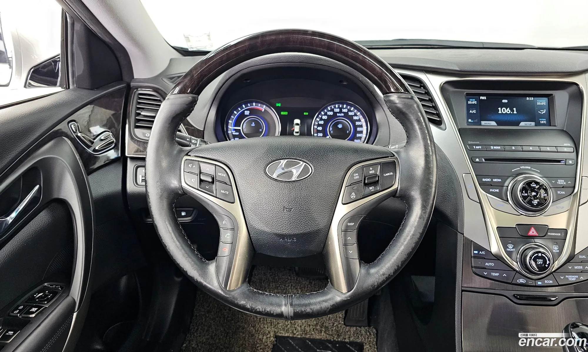Hyundai Grandeur HG Hybrid 2014 — 19