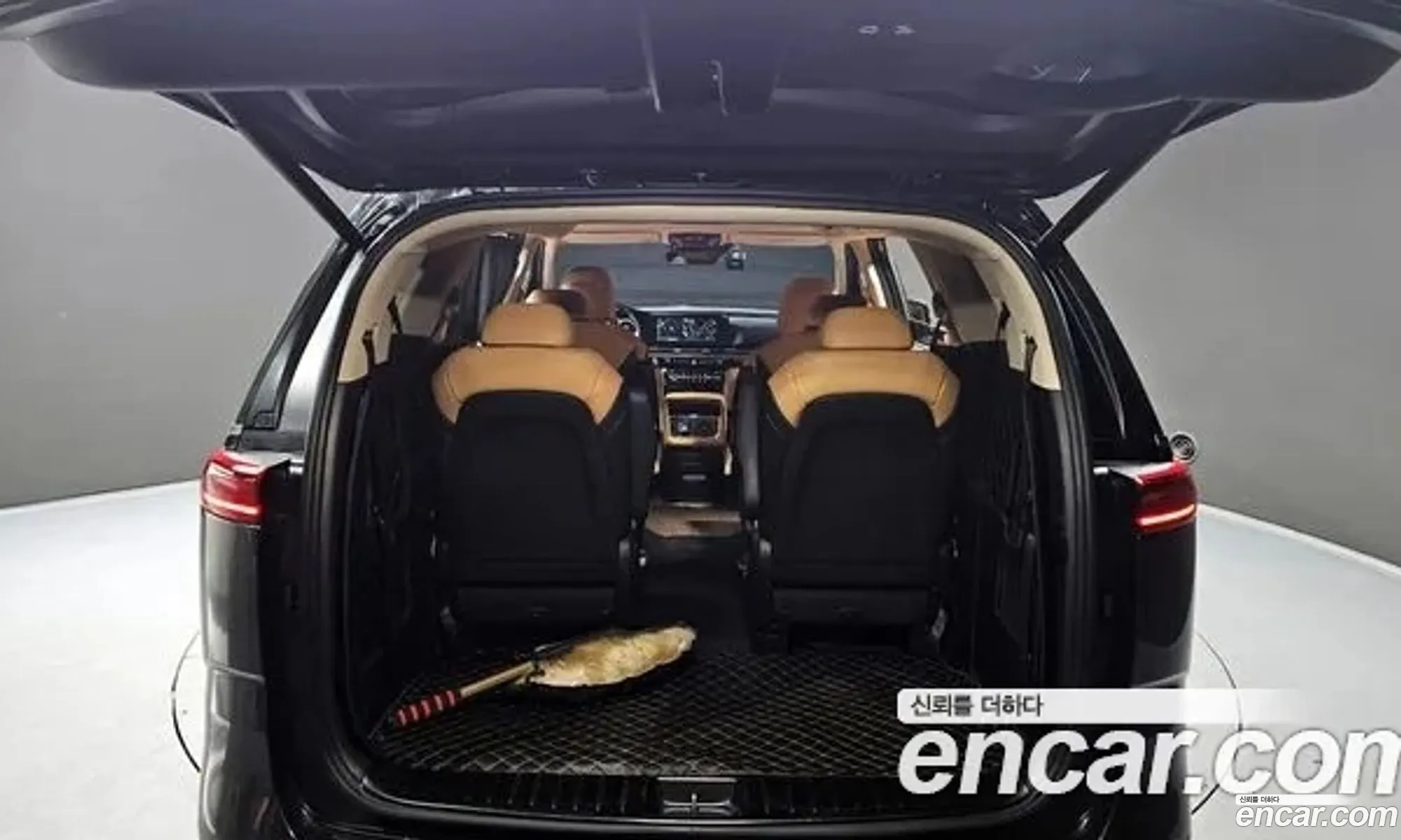 Kia Carnival 2021 — 3
