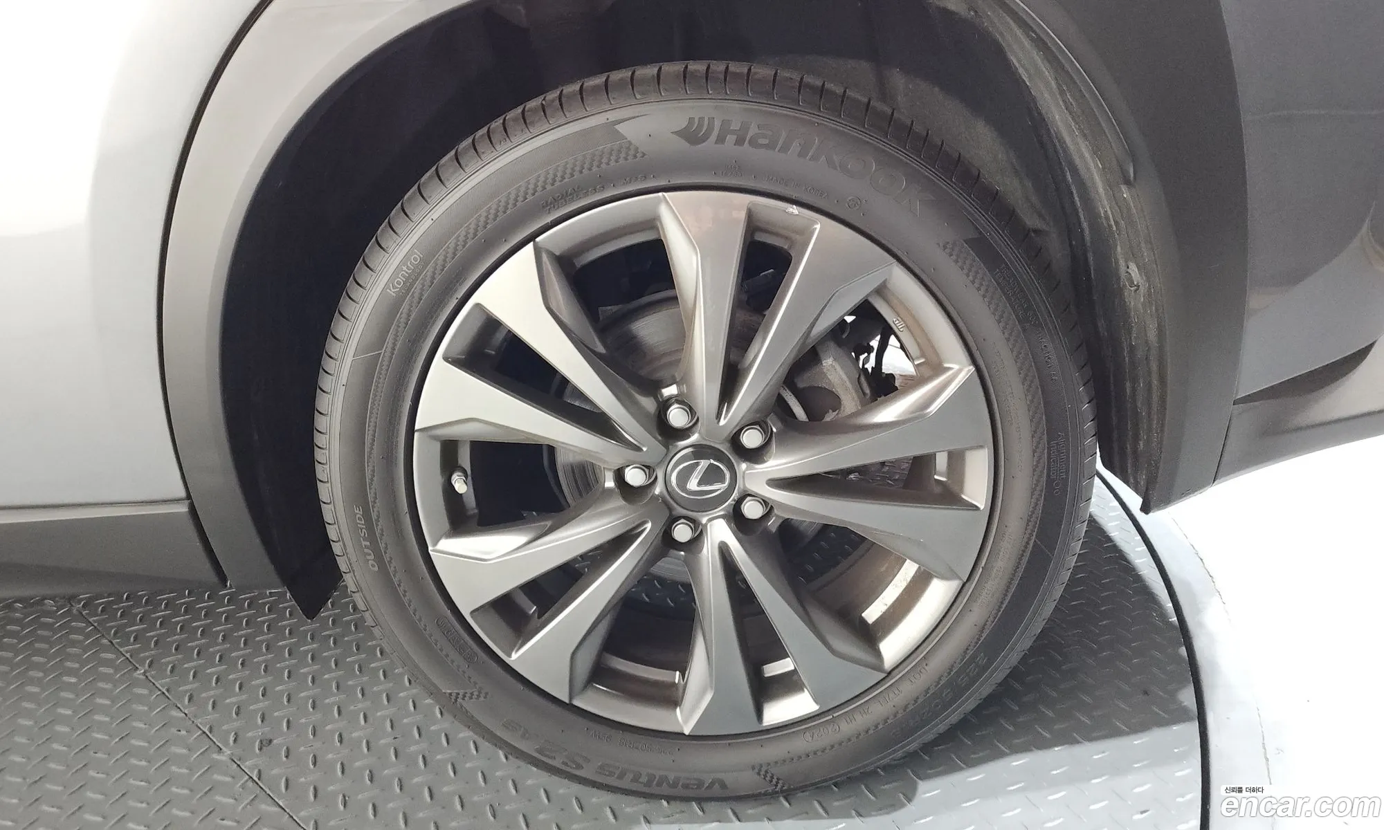 Lexus UX250h 2020 JTHR6JBH8L2065863 — 12