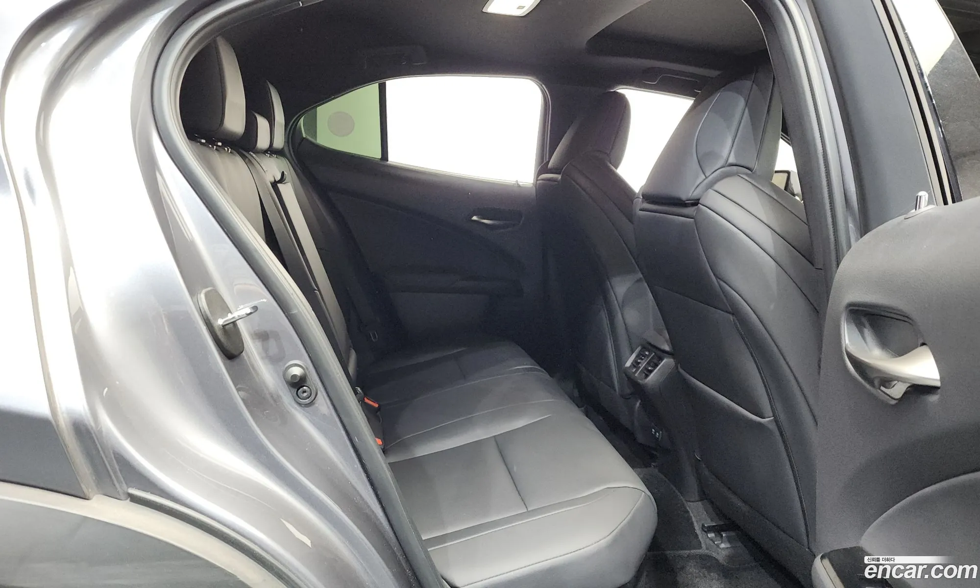 Lexus UX250h 2020 JTHR6JBH8L2065863 — 18