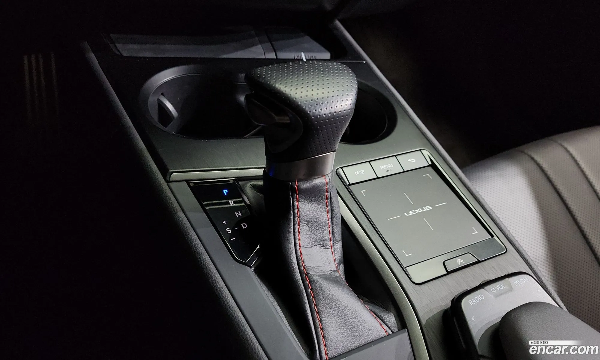 Lexus UX250h 2020 JTHR6JBH8L2065863 — 20