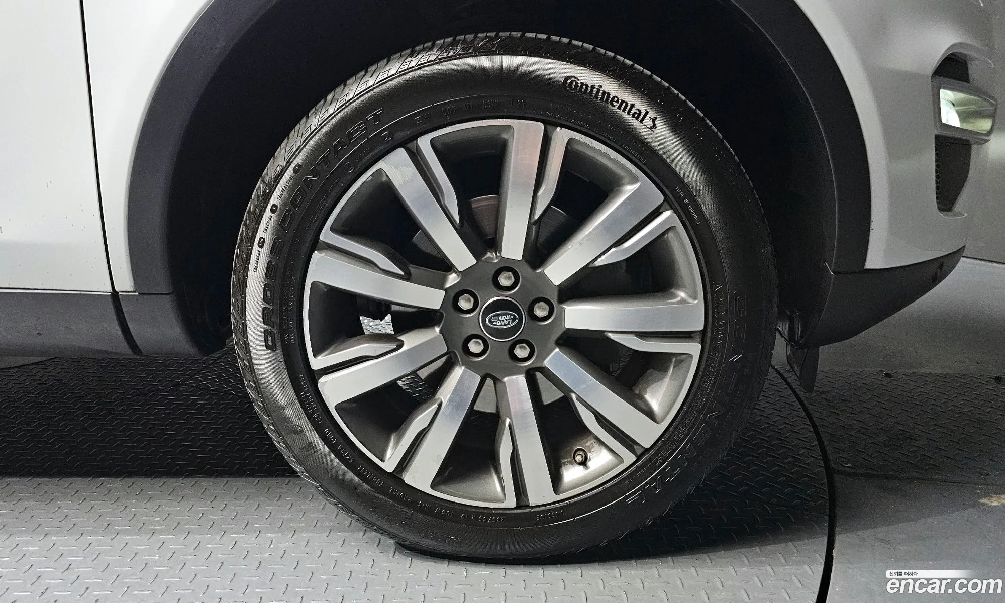 Land Rover Discovery Sport 2017 — 16