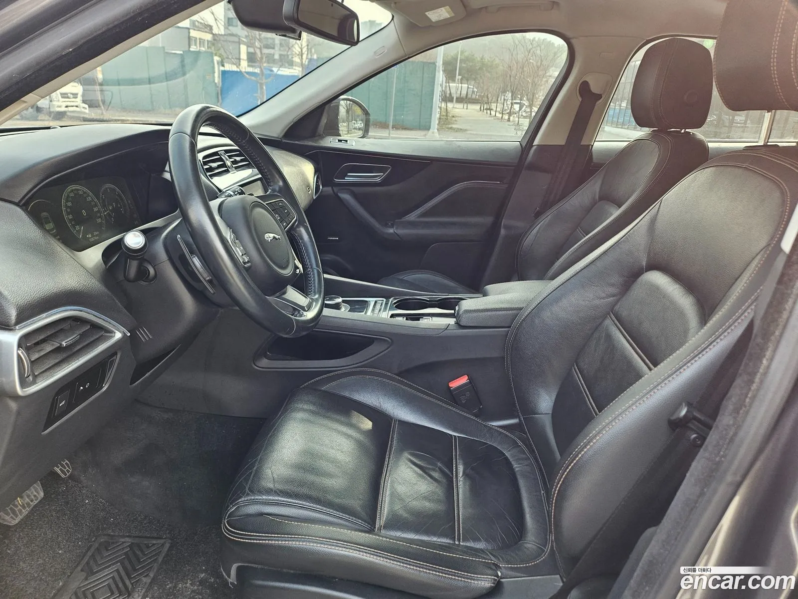 Jaguar F-Pace 2016 — 2