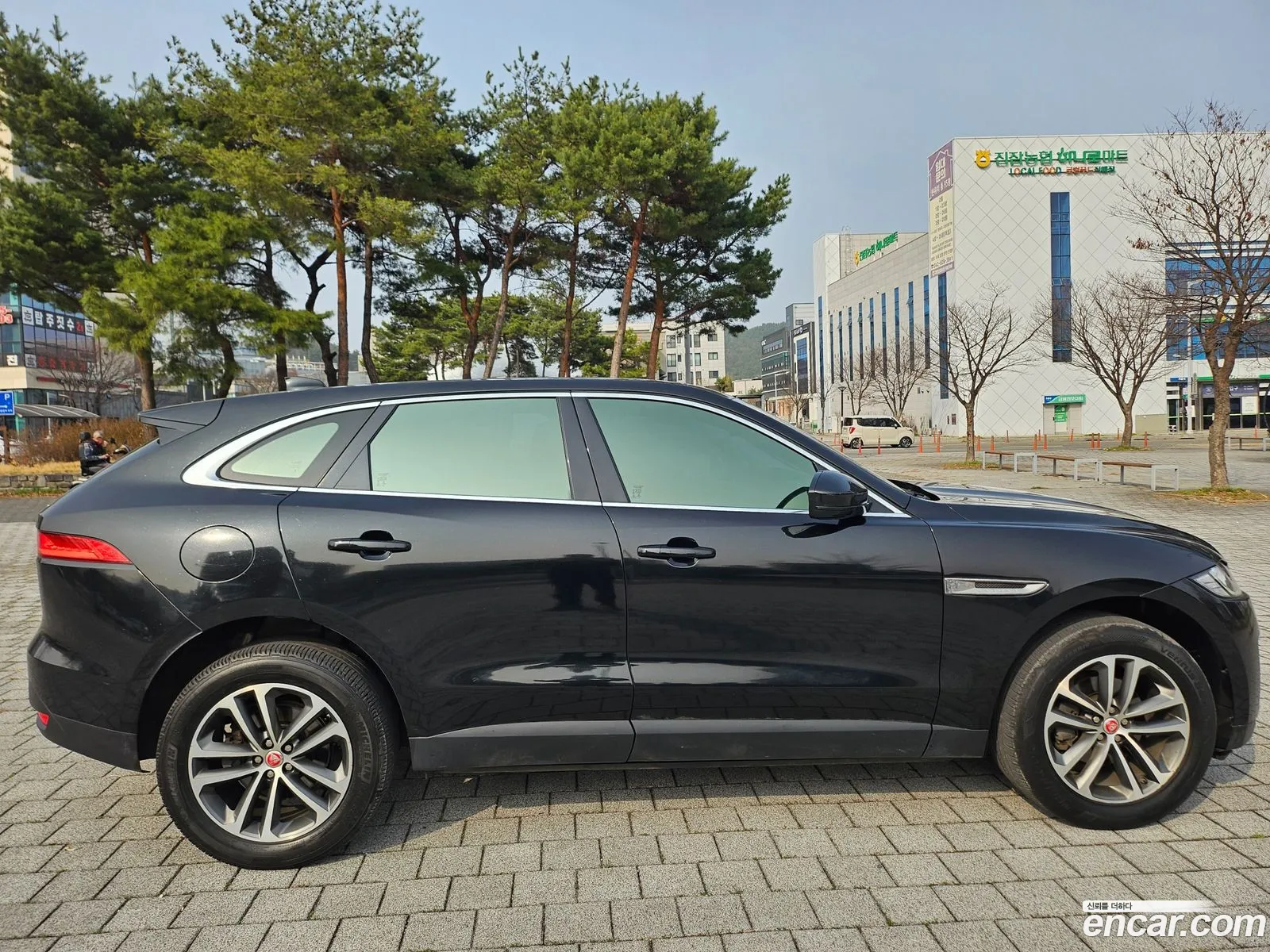 Jaguar F-Pace 2016 — 16