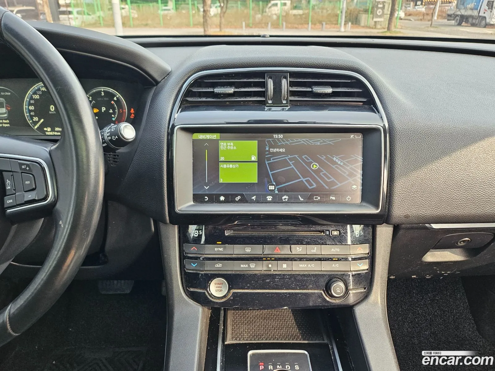 Jaguar F-Pace 2016 — 13