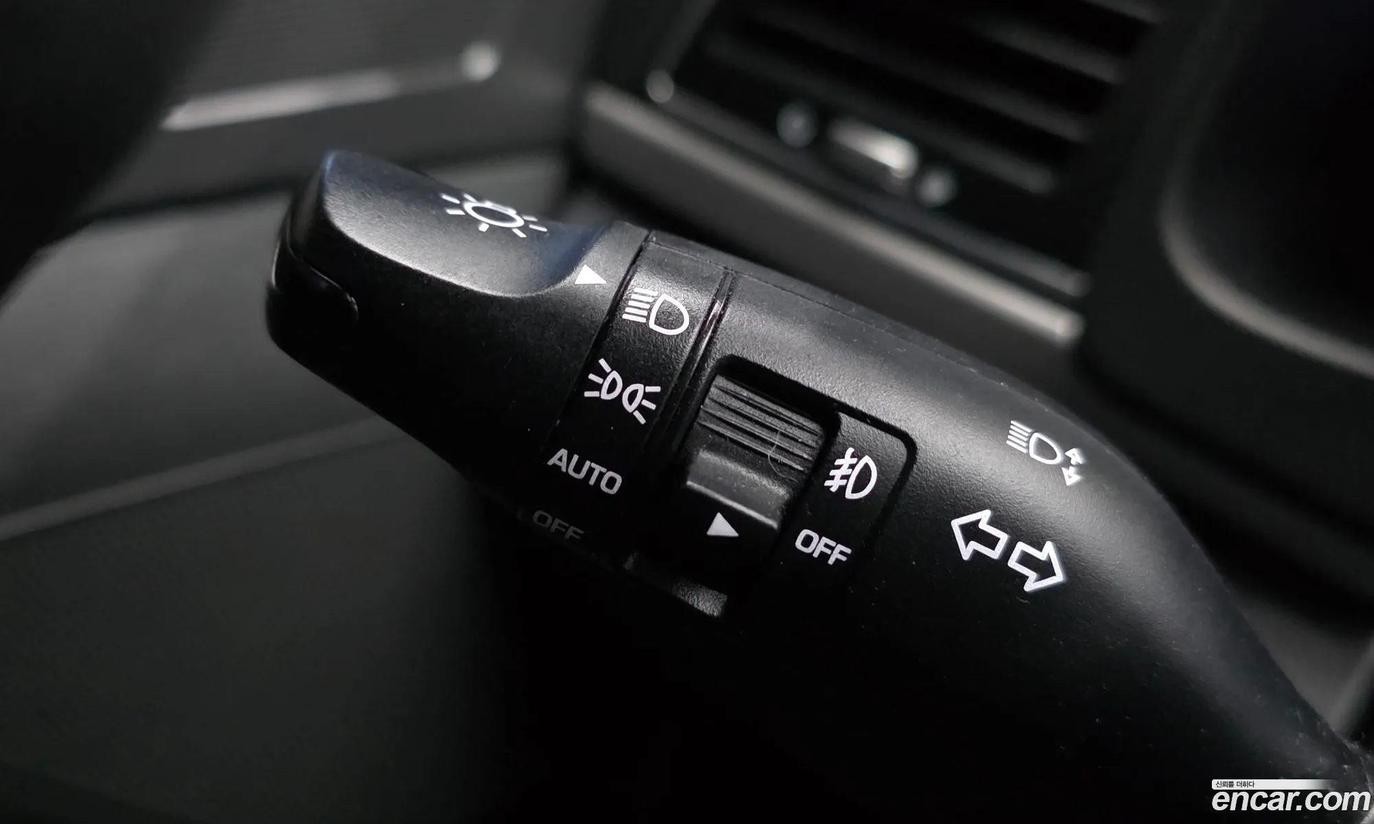 Hyundai Elantra AD 2017 — 12