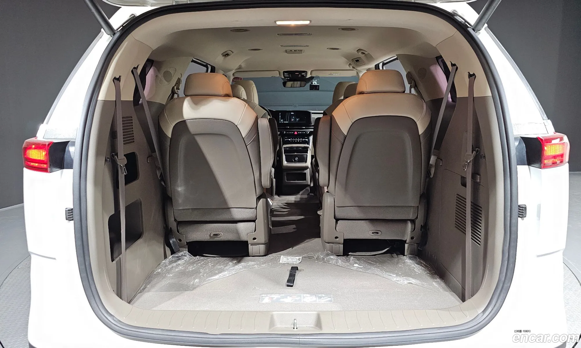 Kia Carnival 2022 — 17