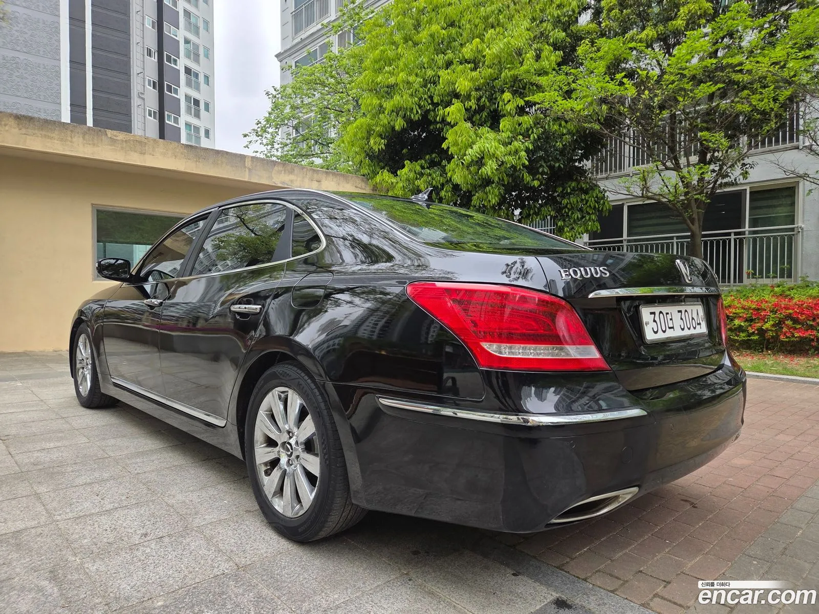 Hyundai Equus 2009 — 17