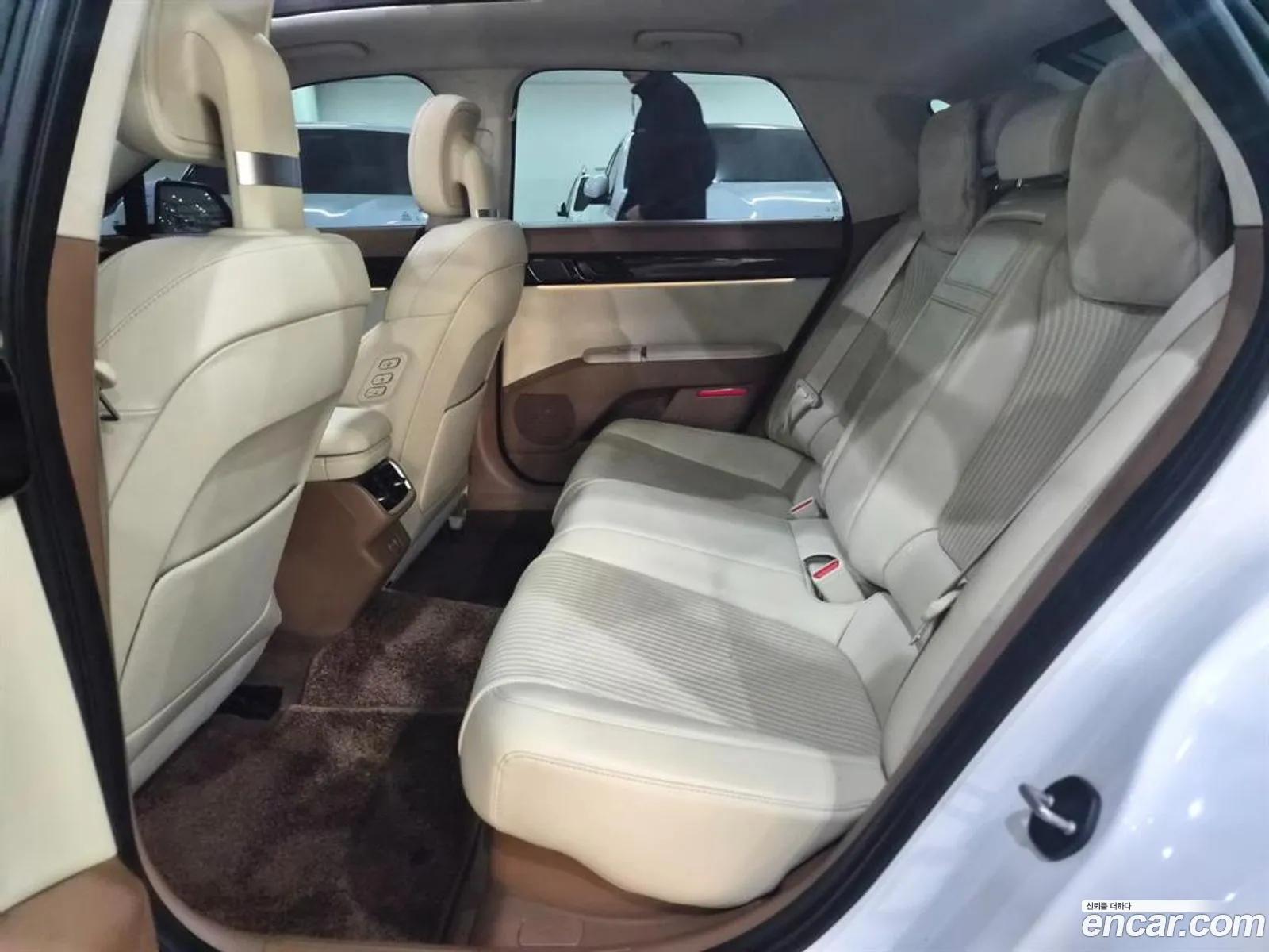 Hyundai Grandeur Hybrid 2023 — 10
