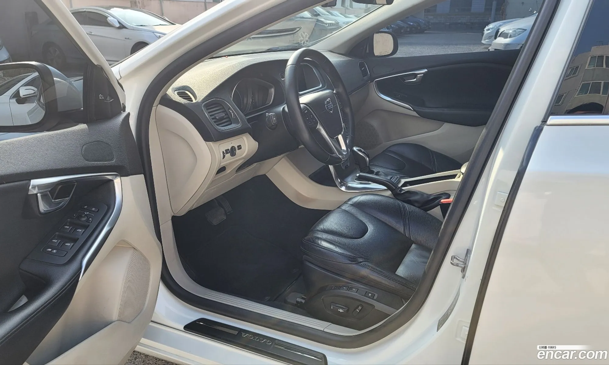 Volvo V40 2016 — 2