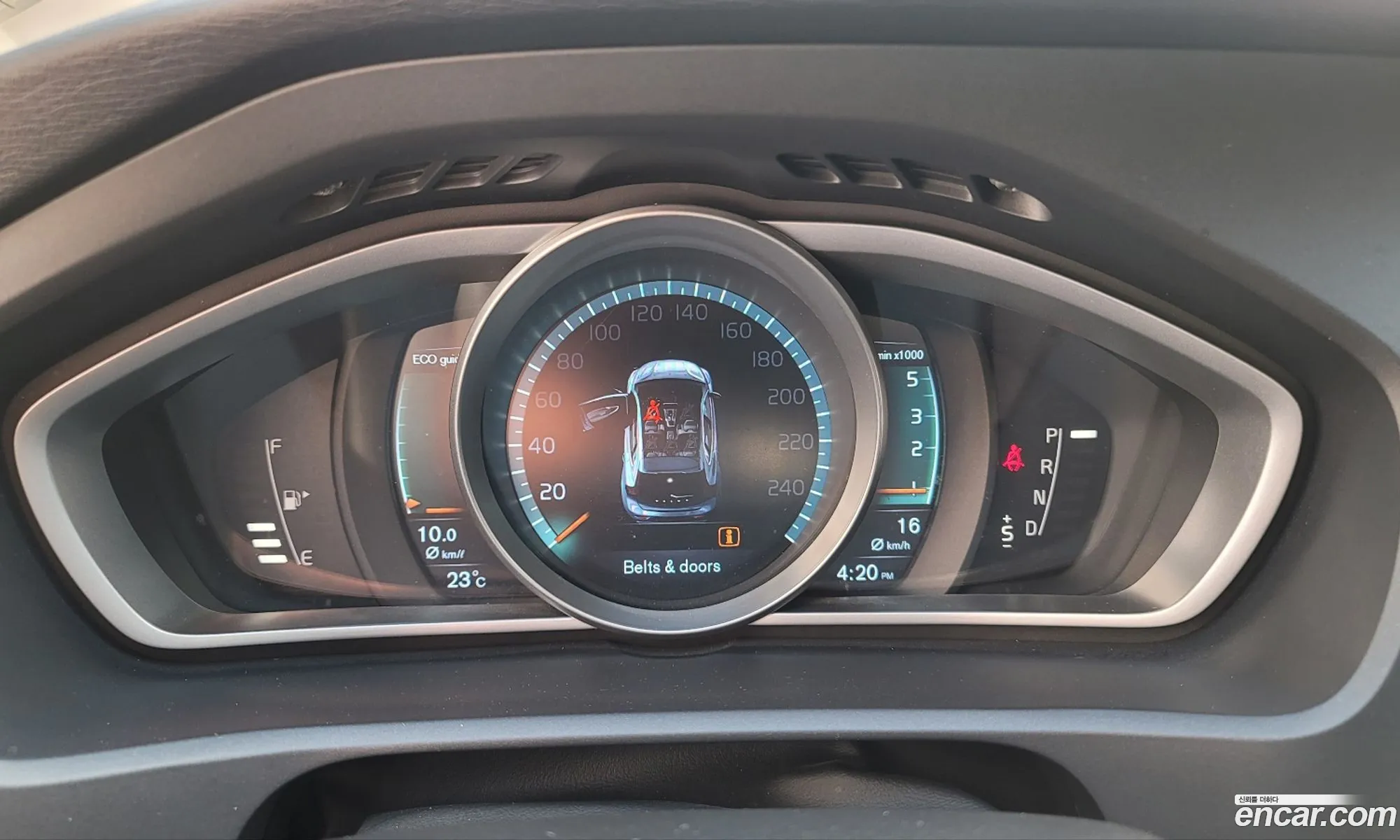 Volvo V40 2016 — 6