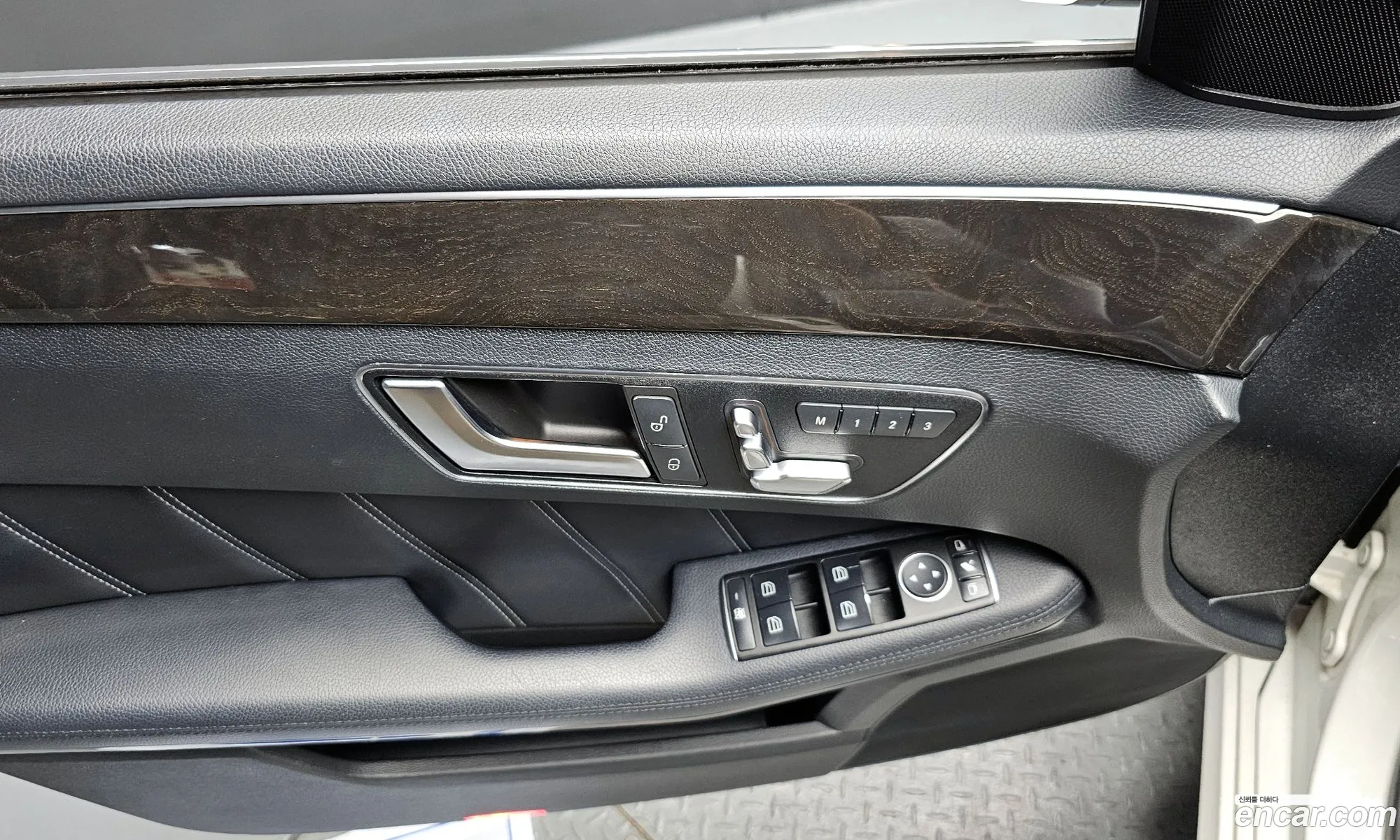 Mercedes-Benz E-Class W212 2014 WDDHF8BB8EB052072 — 11