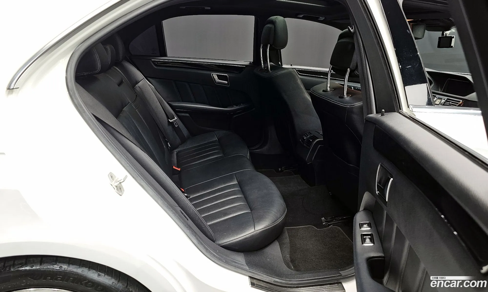 Mercedes-Benz E-Class W212 2014 WDDHF8BB8EB052072 — 18
