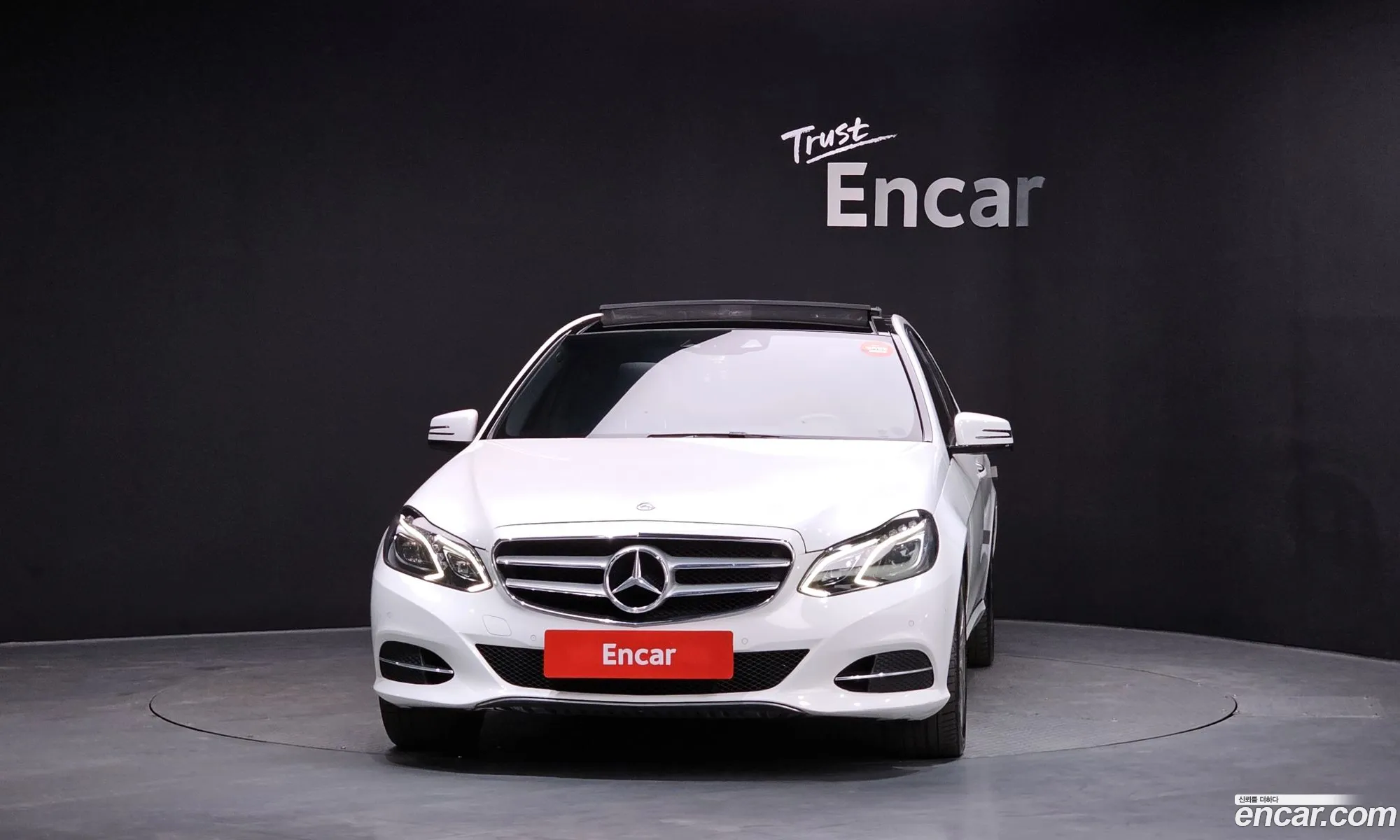 Mercedes-Benz E-Class W212 2014 WDDHF8BB8EB052072 — 12