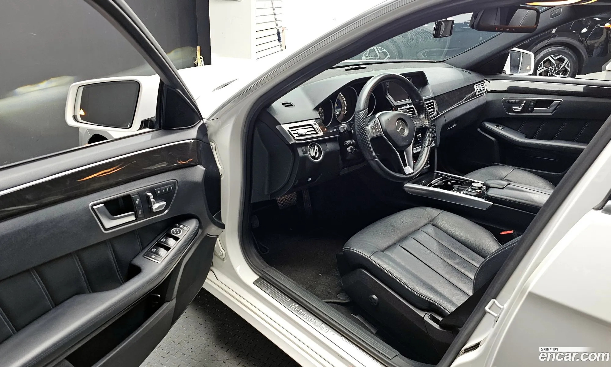 Mercedes-Benz E-Class W212 2014 WDDHF8BB8EB052072 — 19