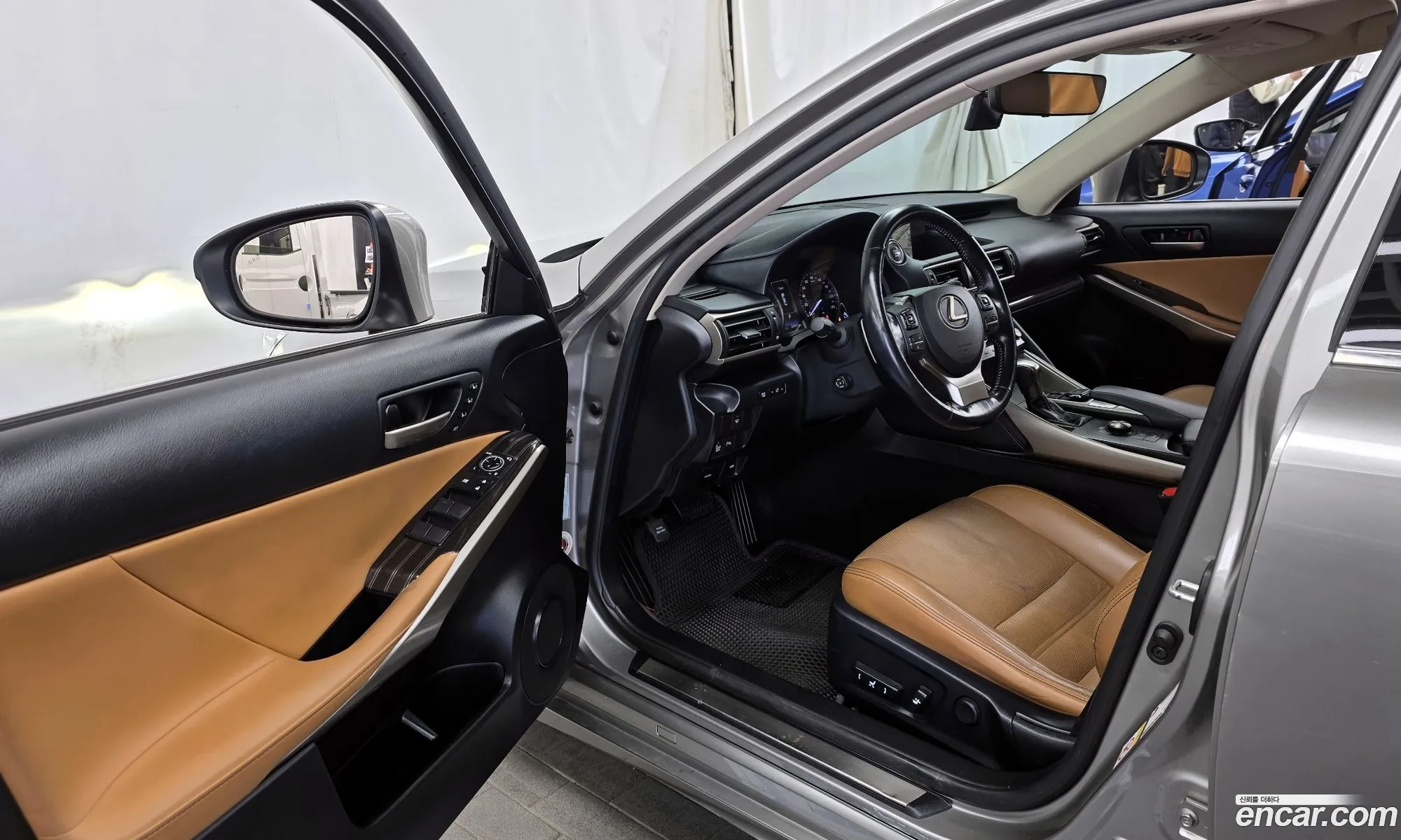 Lexus IS200t 2017 JTHBA5D26H5056830 — 8