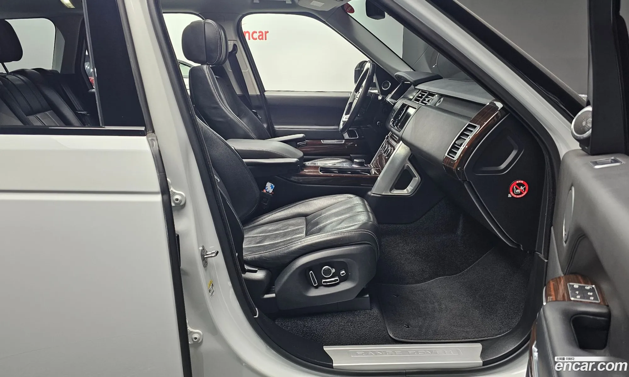 Land Rover Range Rover 2016 SALGA2JF3GA283047 — 17