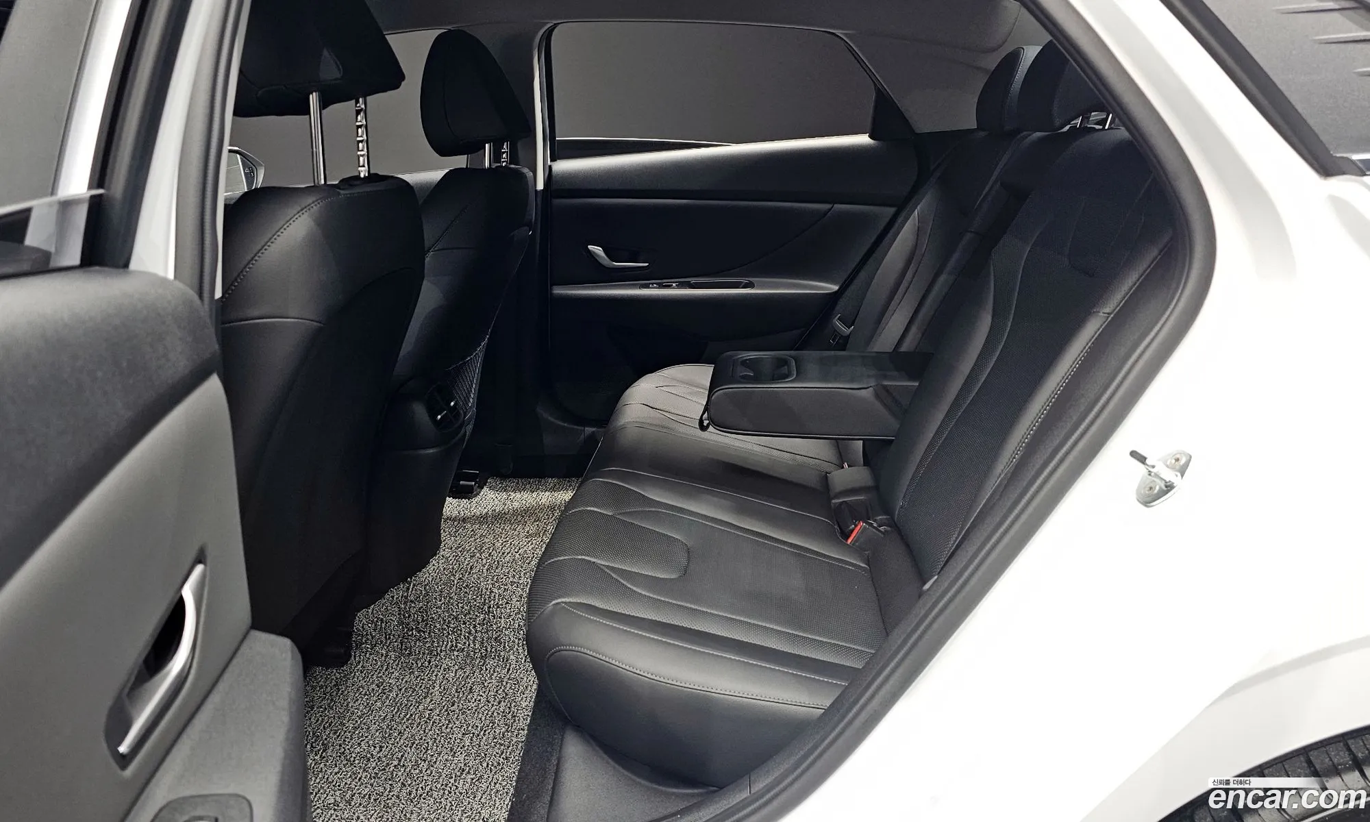 Hyundai Elantra 2020 — 17