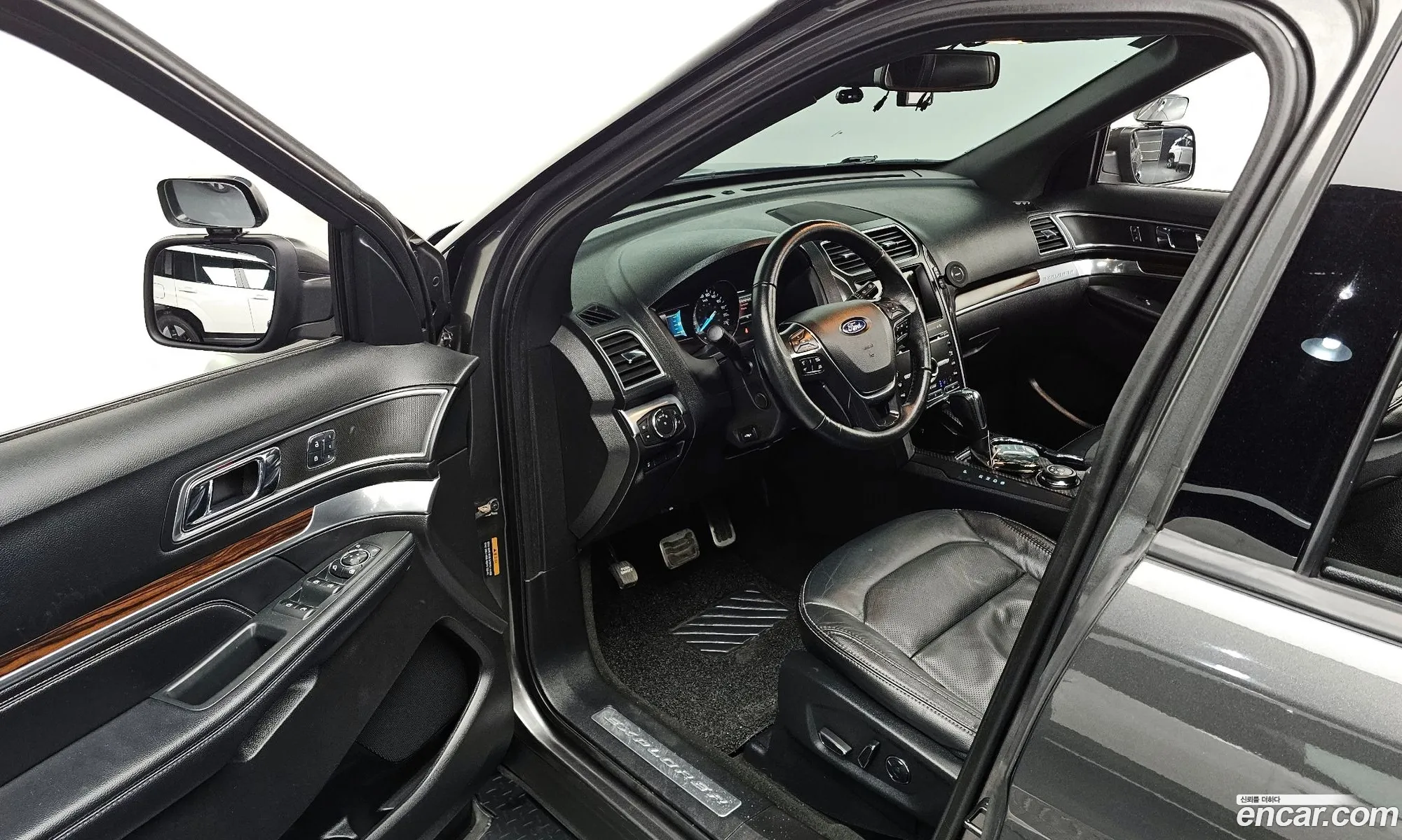 Ford Explorer 2017 1FM5K8FH1HGC40832 — 8