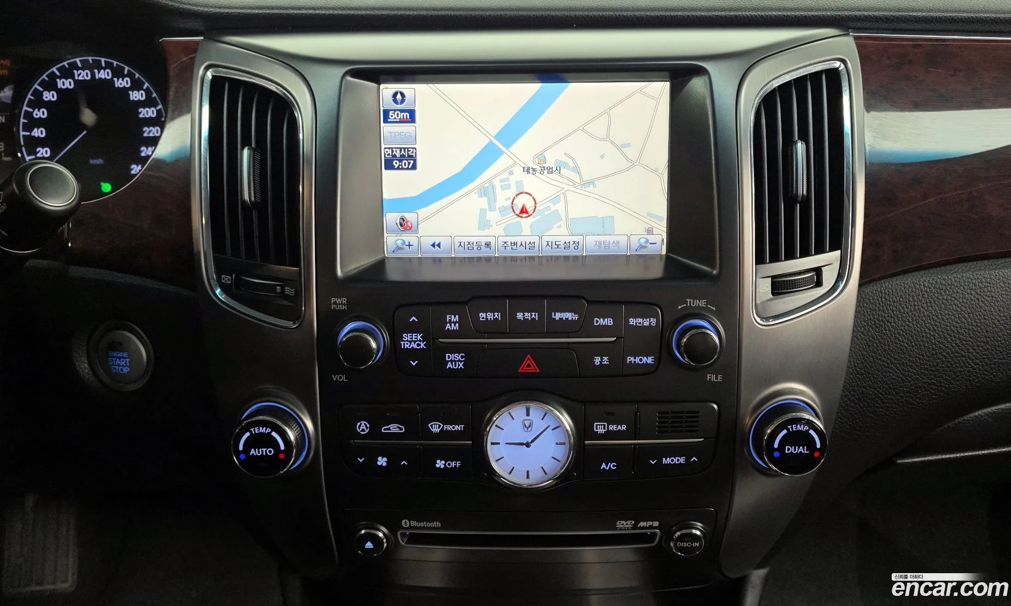 Hyundai Equus 2011 — 18