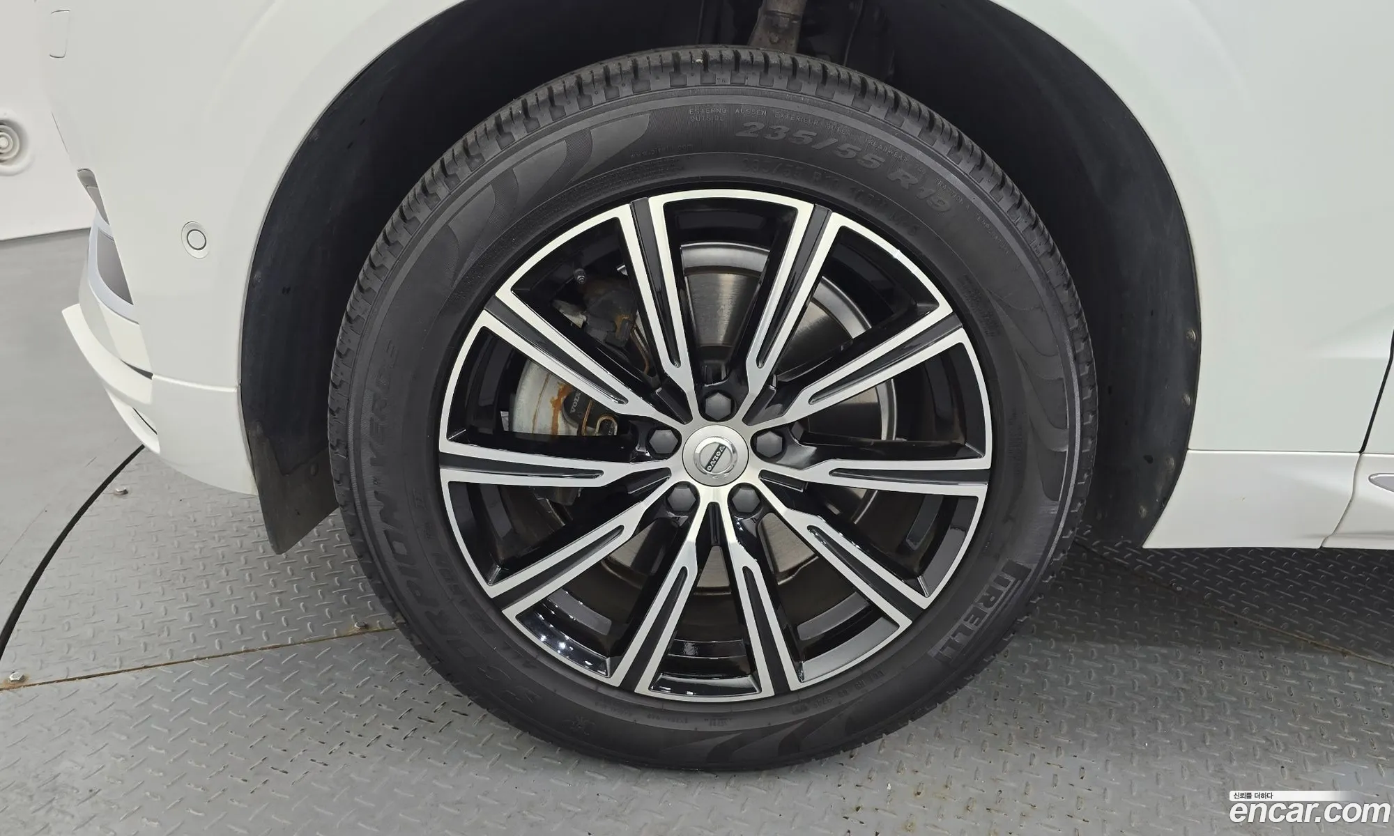 Volvo XC60 2019 YV1UZA22CK1310074 — 3