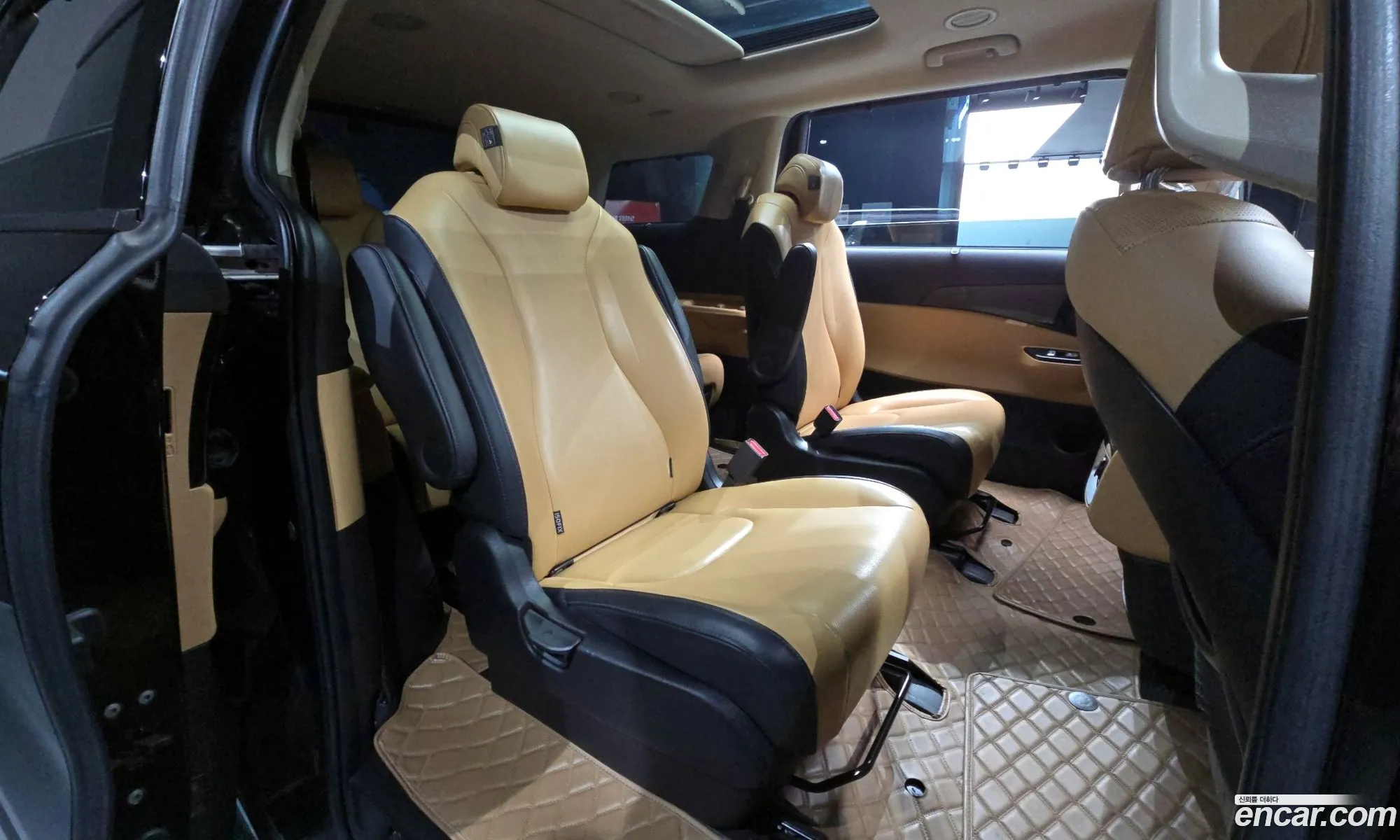 Kia Carnival 2021 — 10