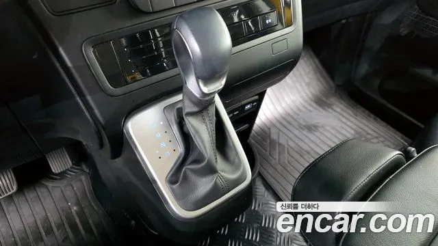 Hyundai Staria 2023 — 10