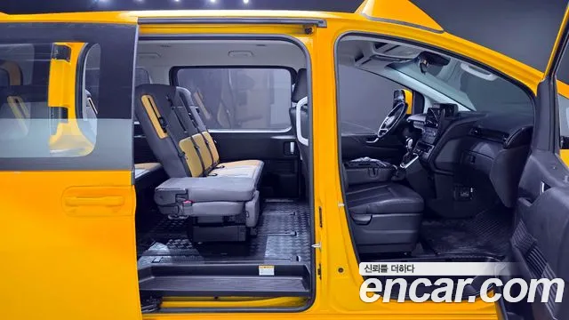 Hyundai Staria 2023 — 15