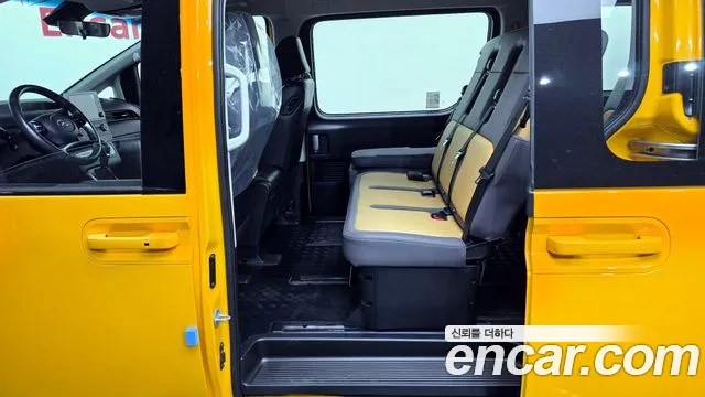 Hyundai Staria 2023 — 14