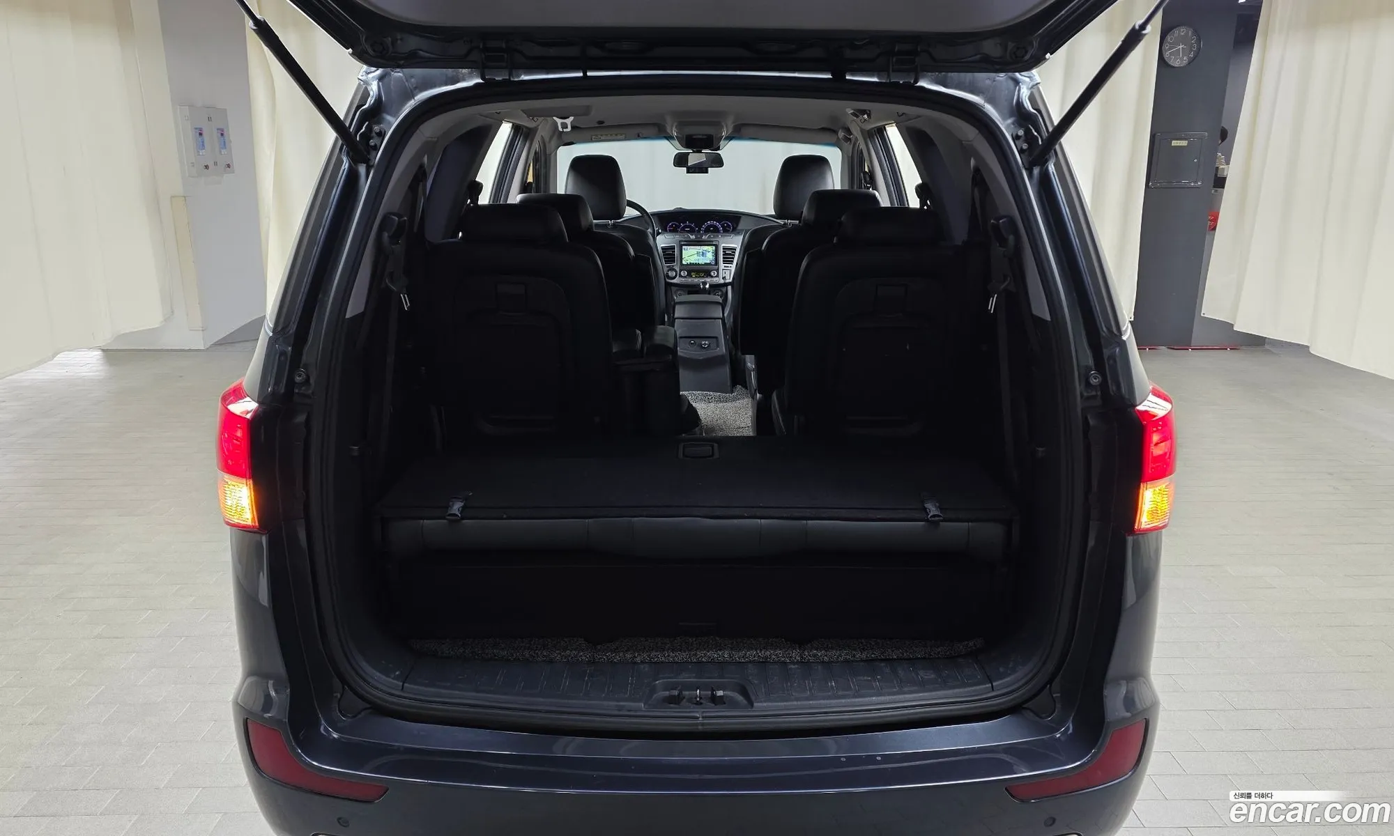 KG Mobility (SsangYong) Korando Turismo 2017 — 9