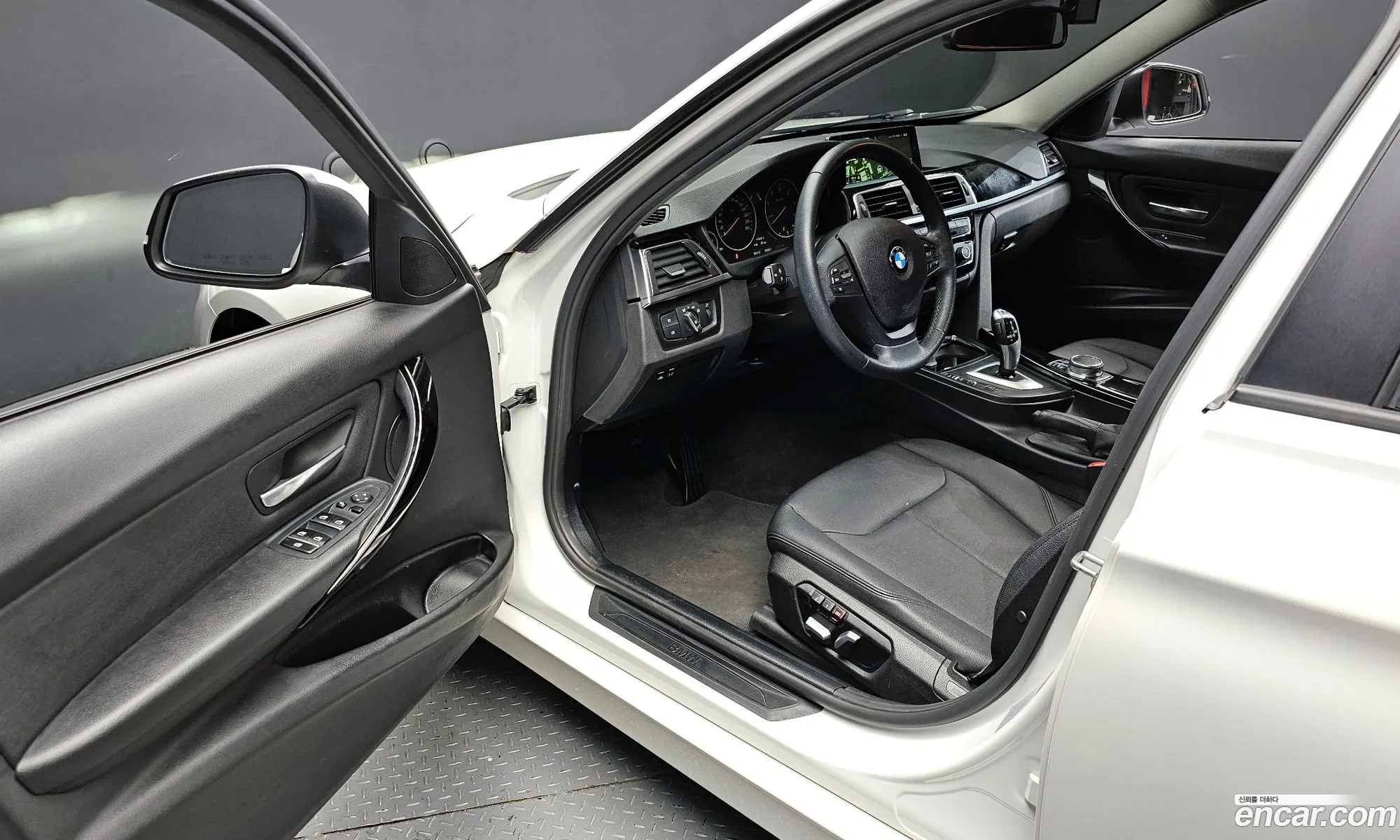 BMW 3 Series 2017 WBA8C5103JA074995 — 17
