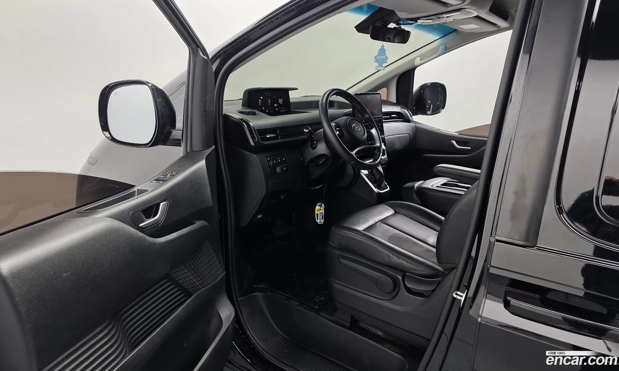 Hyundai Staria 2021 — 3