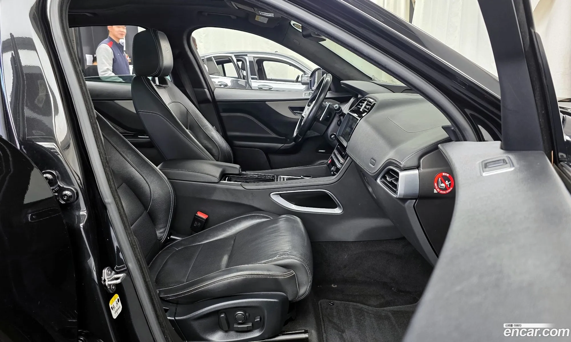 Jaguar F-Pace 2017 SADCA2BKXHA888450 — 10