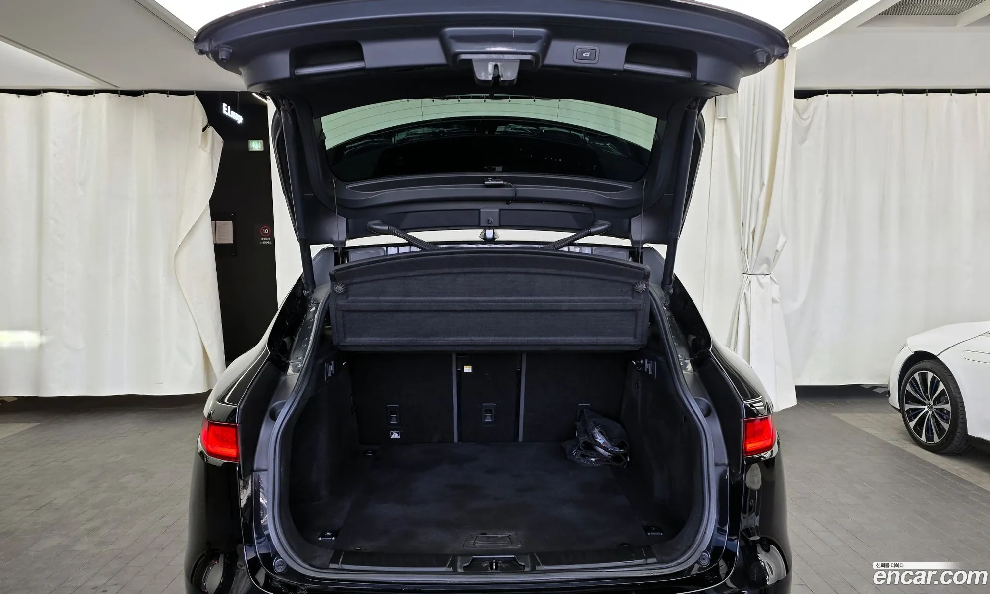 Jaguar F-Pace 2017 SADCA2BKXHA888450 — 11