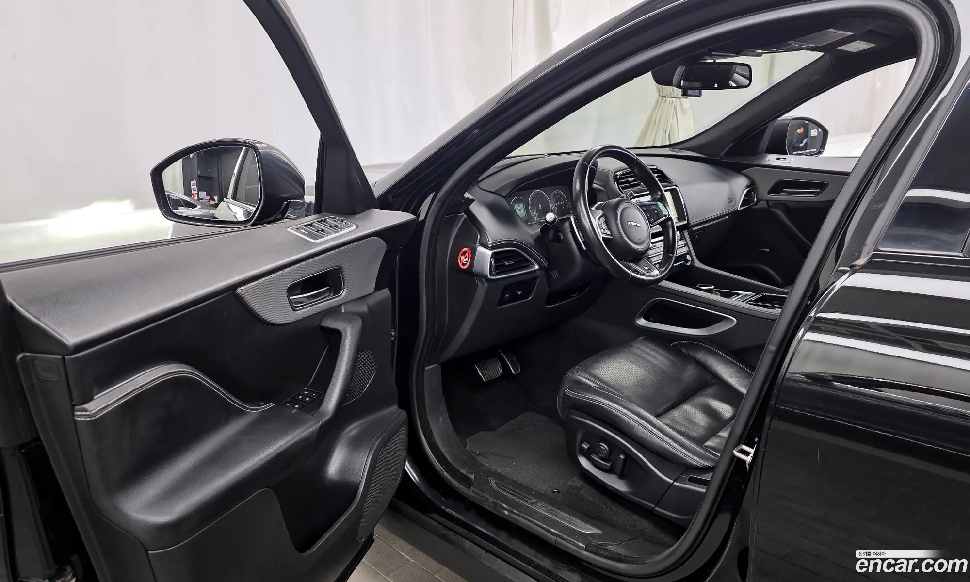 Jaguar F-Pace 2017 SADCA2BKXHA888450 — 3