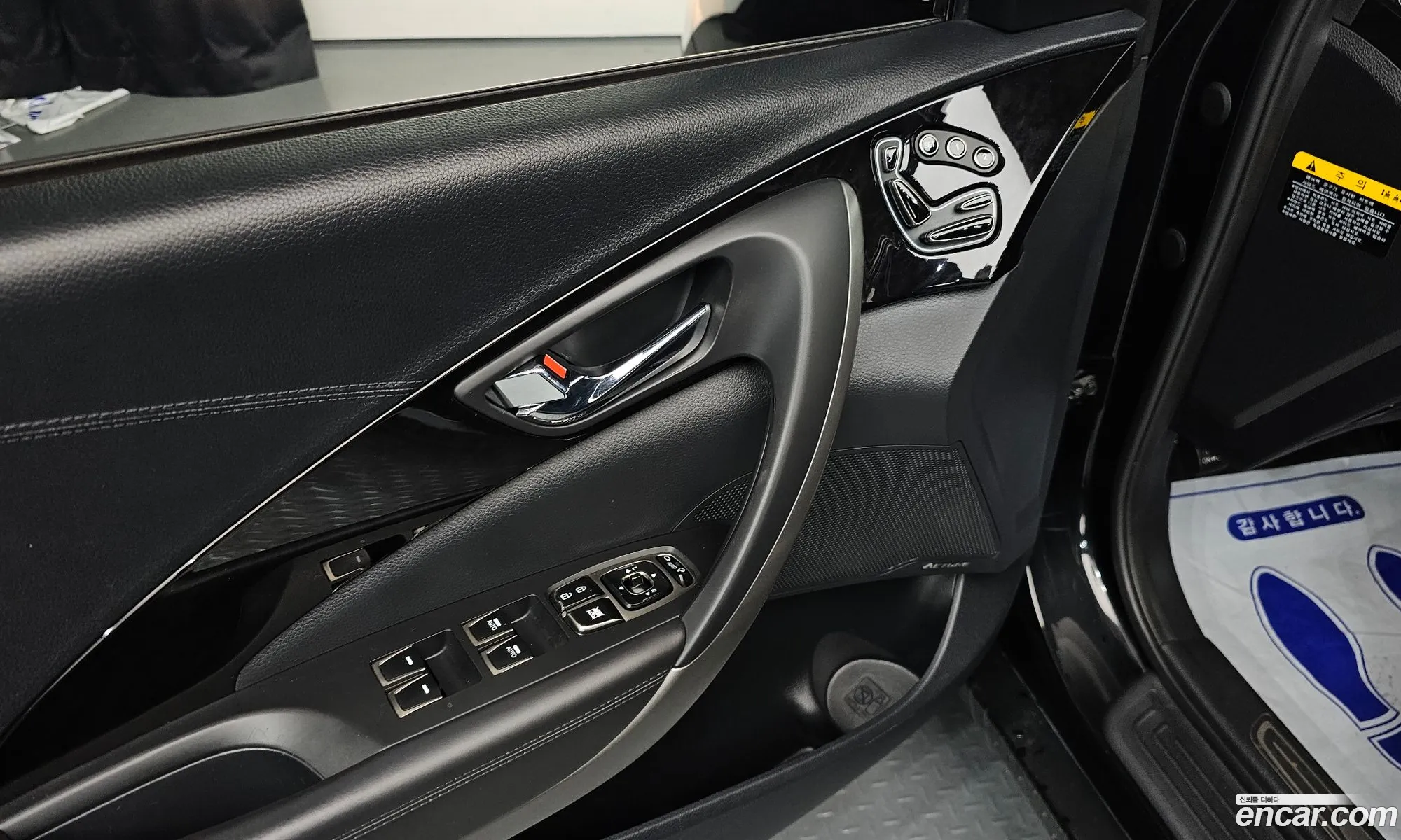 Hyundai Grandeur HG 2014 — 17