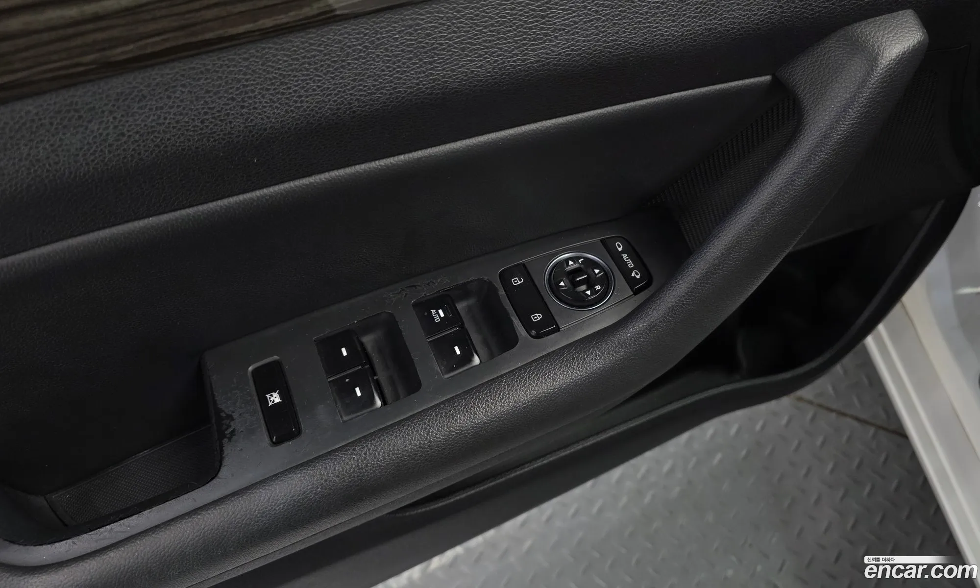 Hyundai LF Sonata 2014 — 16