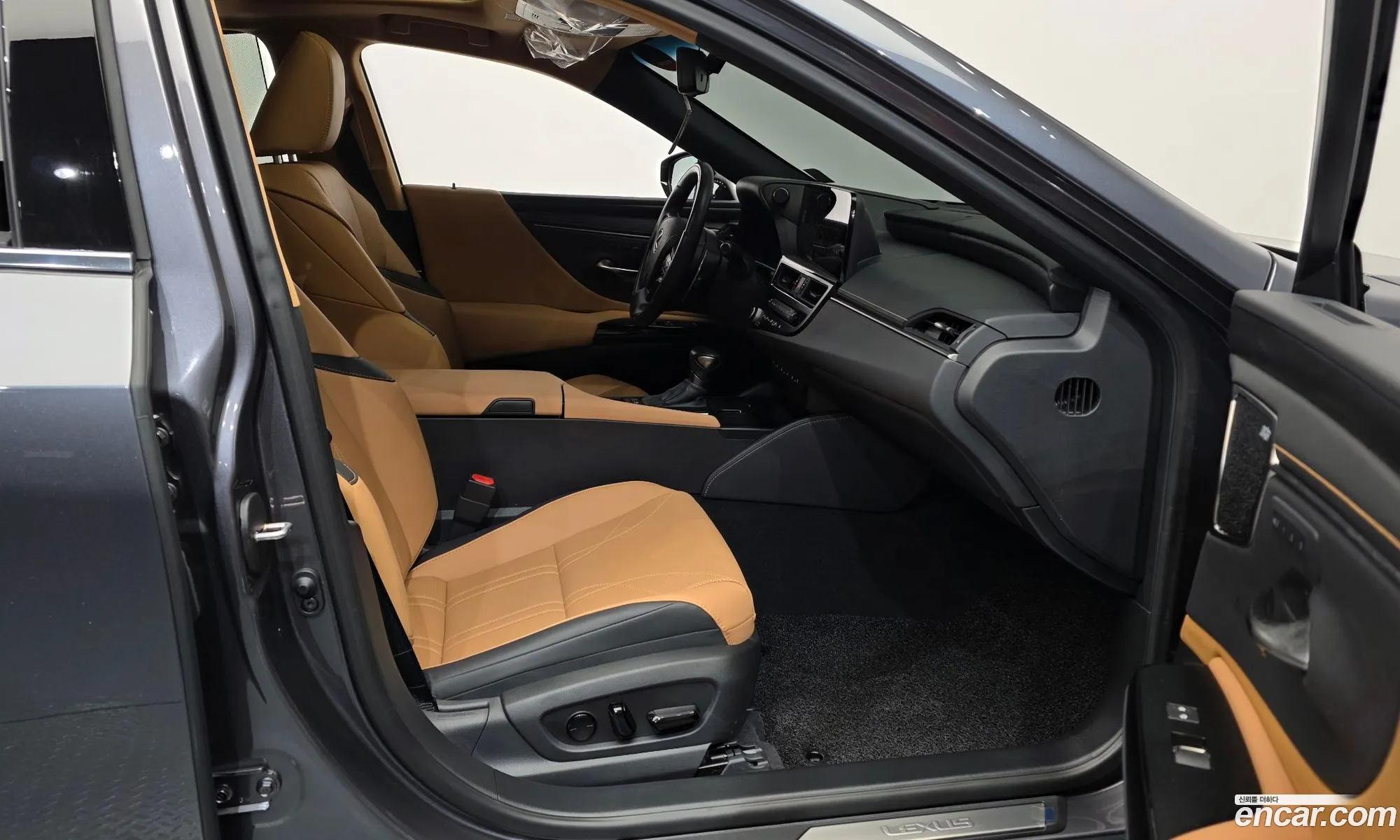 Lexus ES300h 7th Gen 2024 — 5