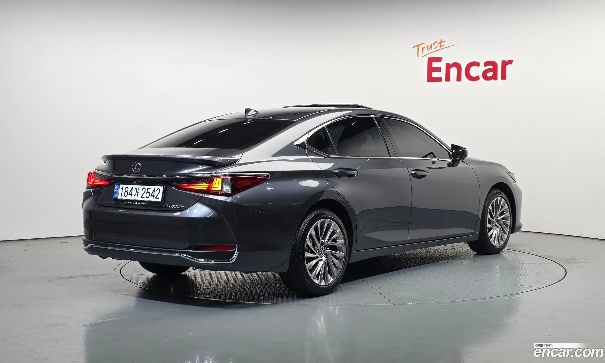 Lexus ES300h 7th Gen 2024 — 17