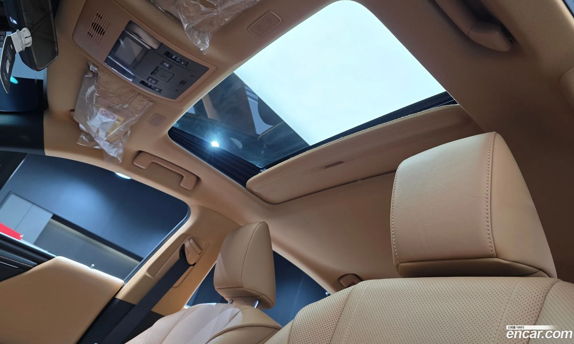 Lexus ES300h 7th Gen 2024 — 3